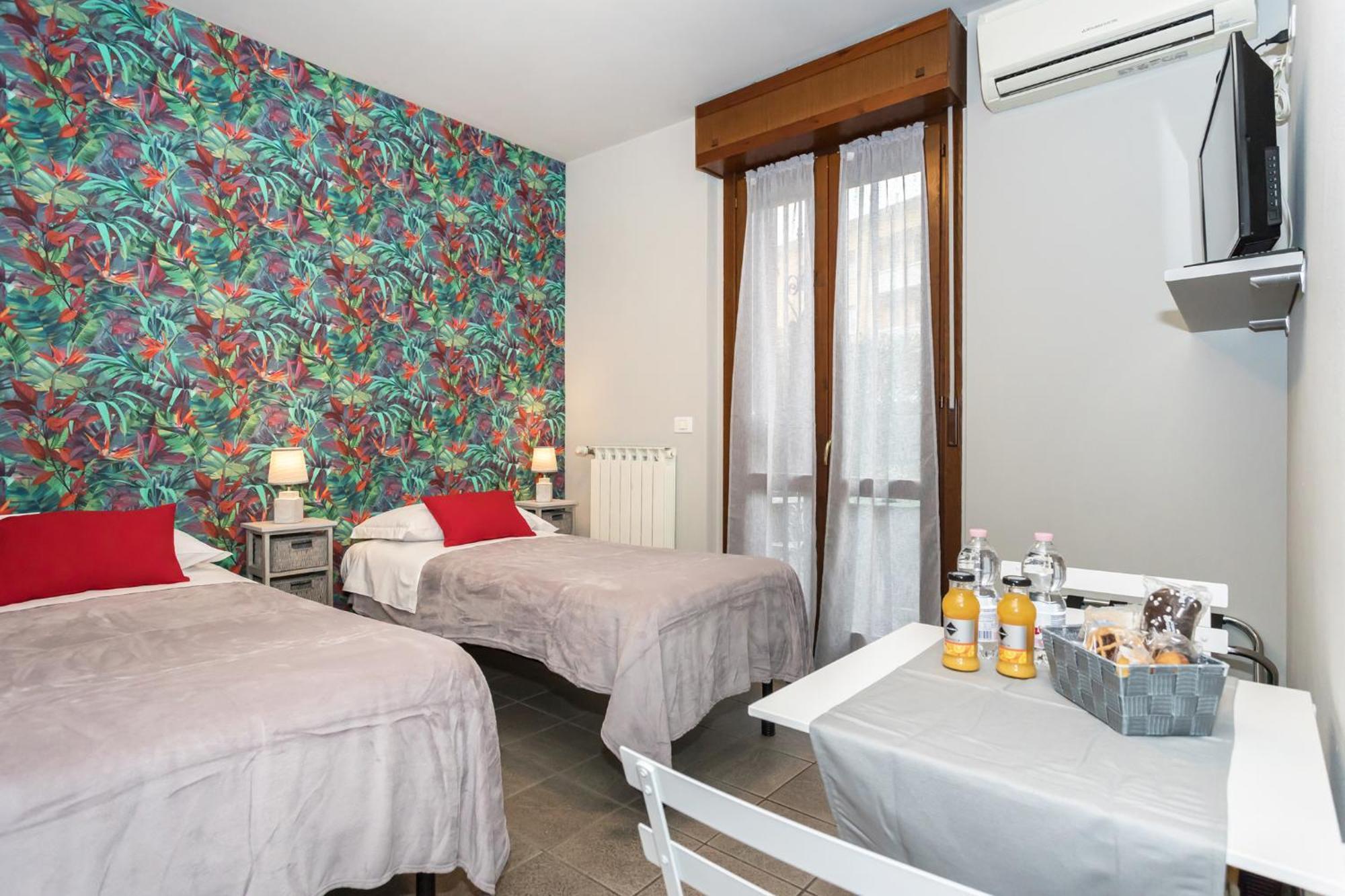 Deluxe Double Room Shower
