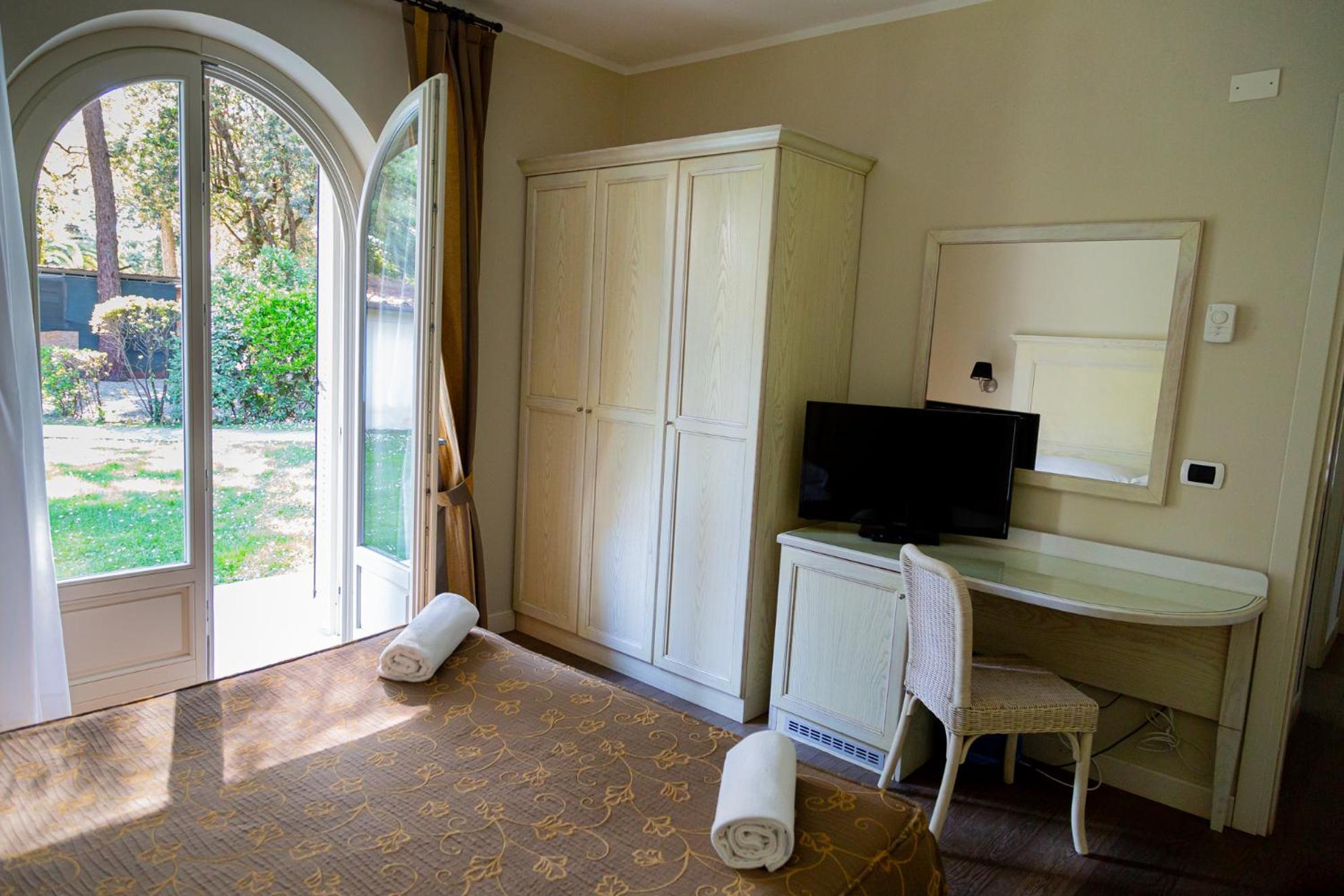 Two connecting rooms Private Bathroom