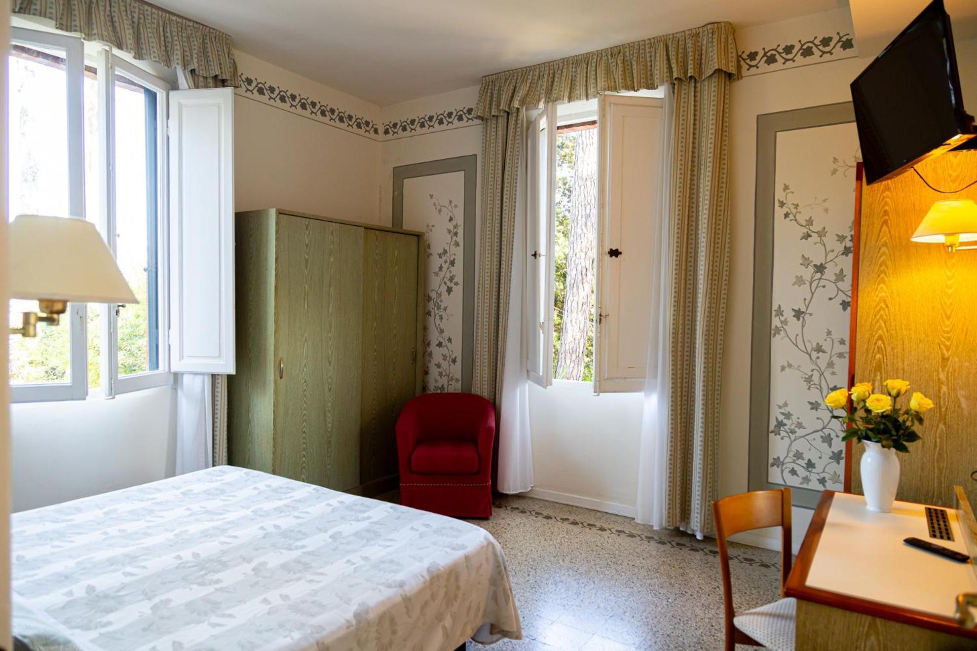 Two connecting rooms Private Bathroom