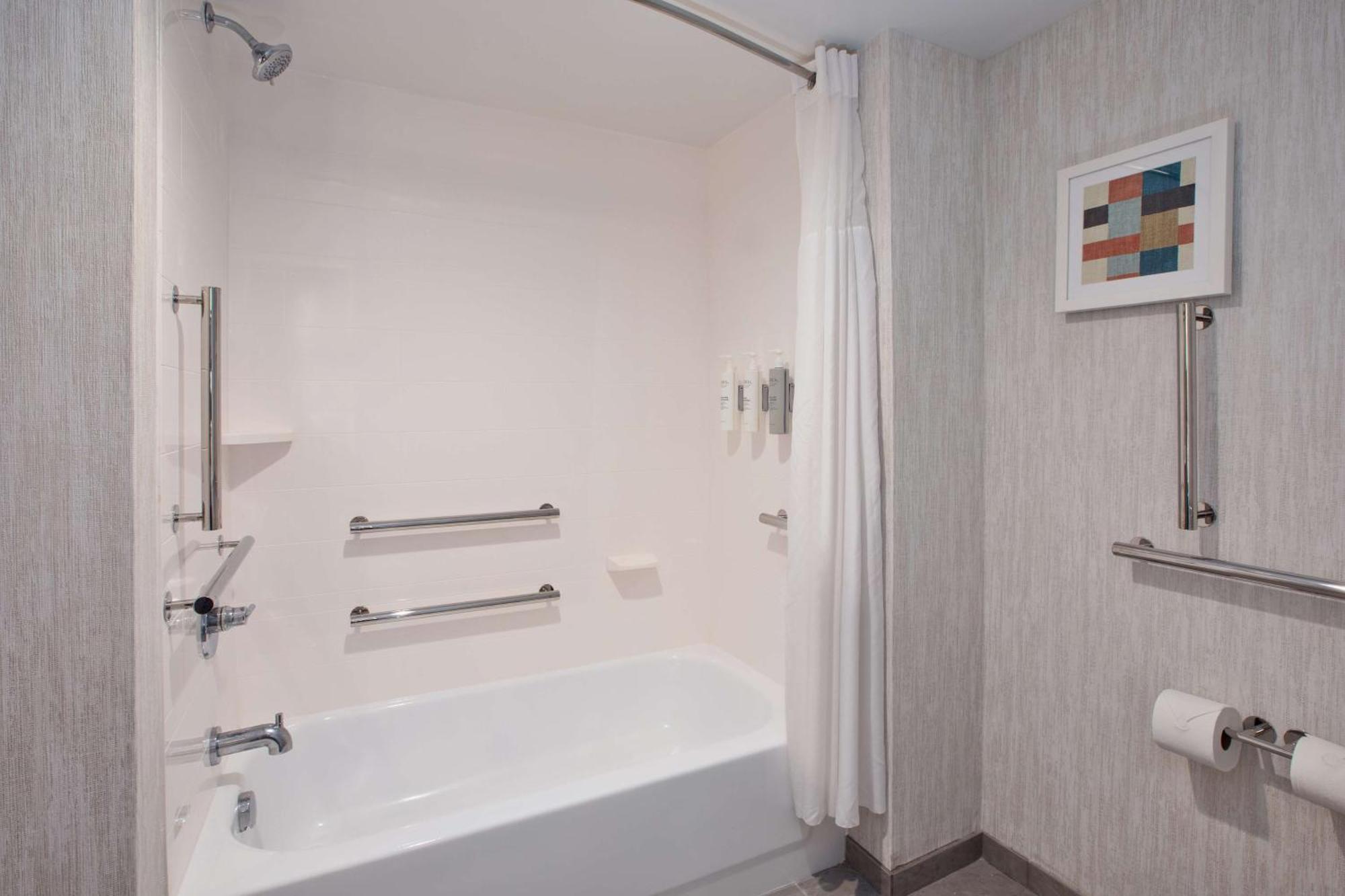 King Room - Mobility Access/Non-Smoking