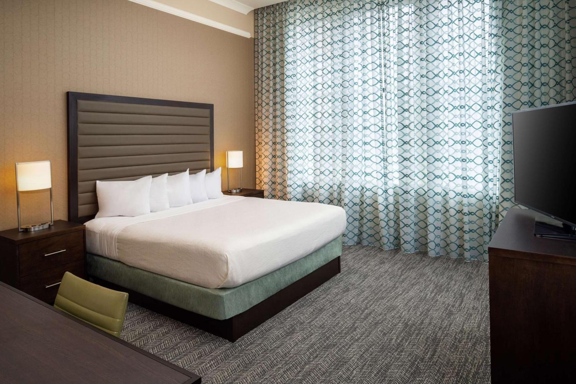 One-Bedroom King Suite Non-Smoking