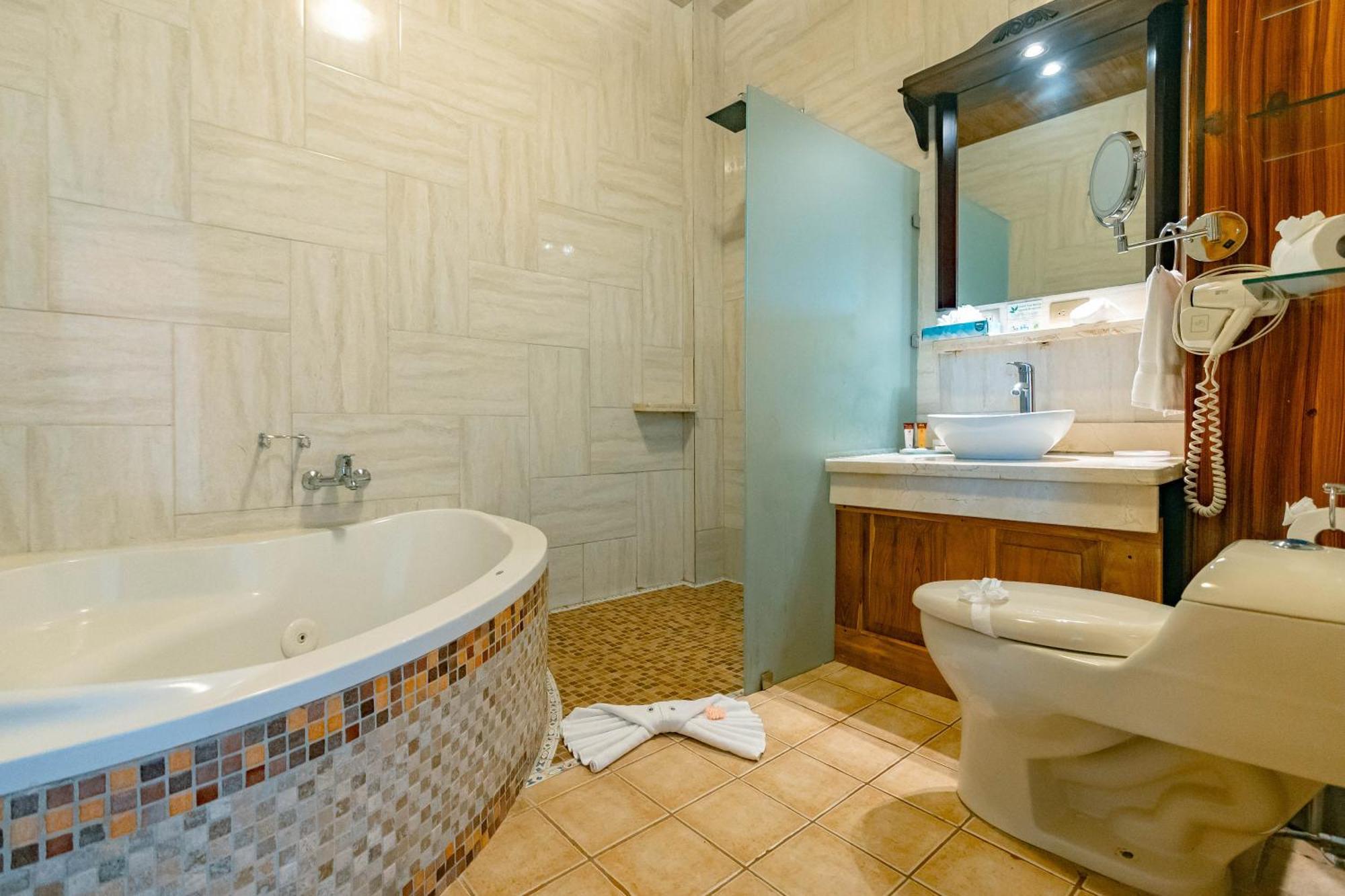 Deluxe Room with Partial Ocean View