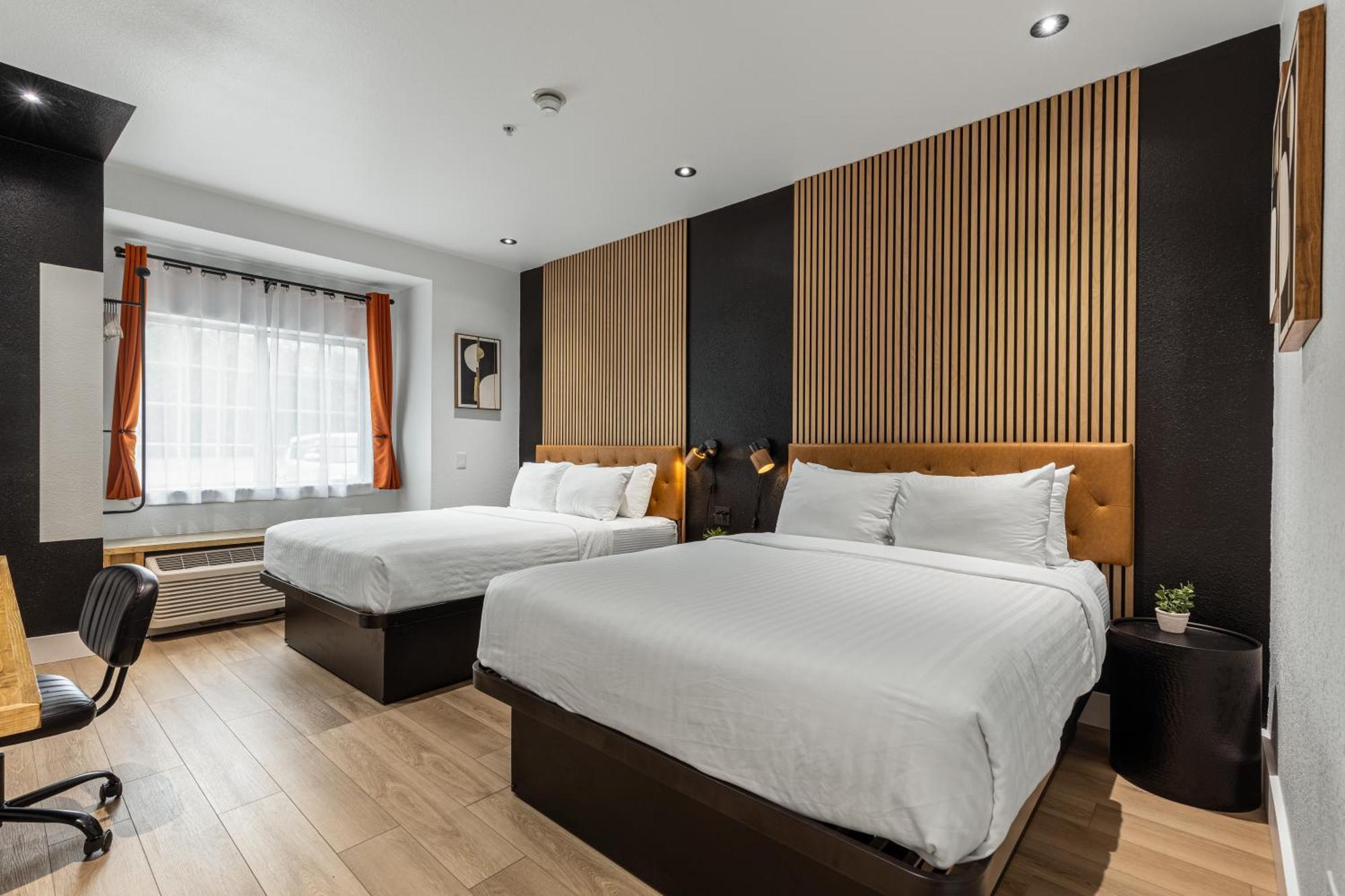 Deluxe Queen Room with Two Queen Beds