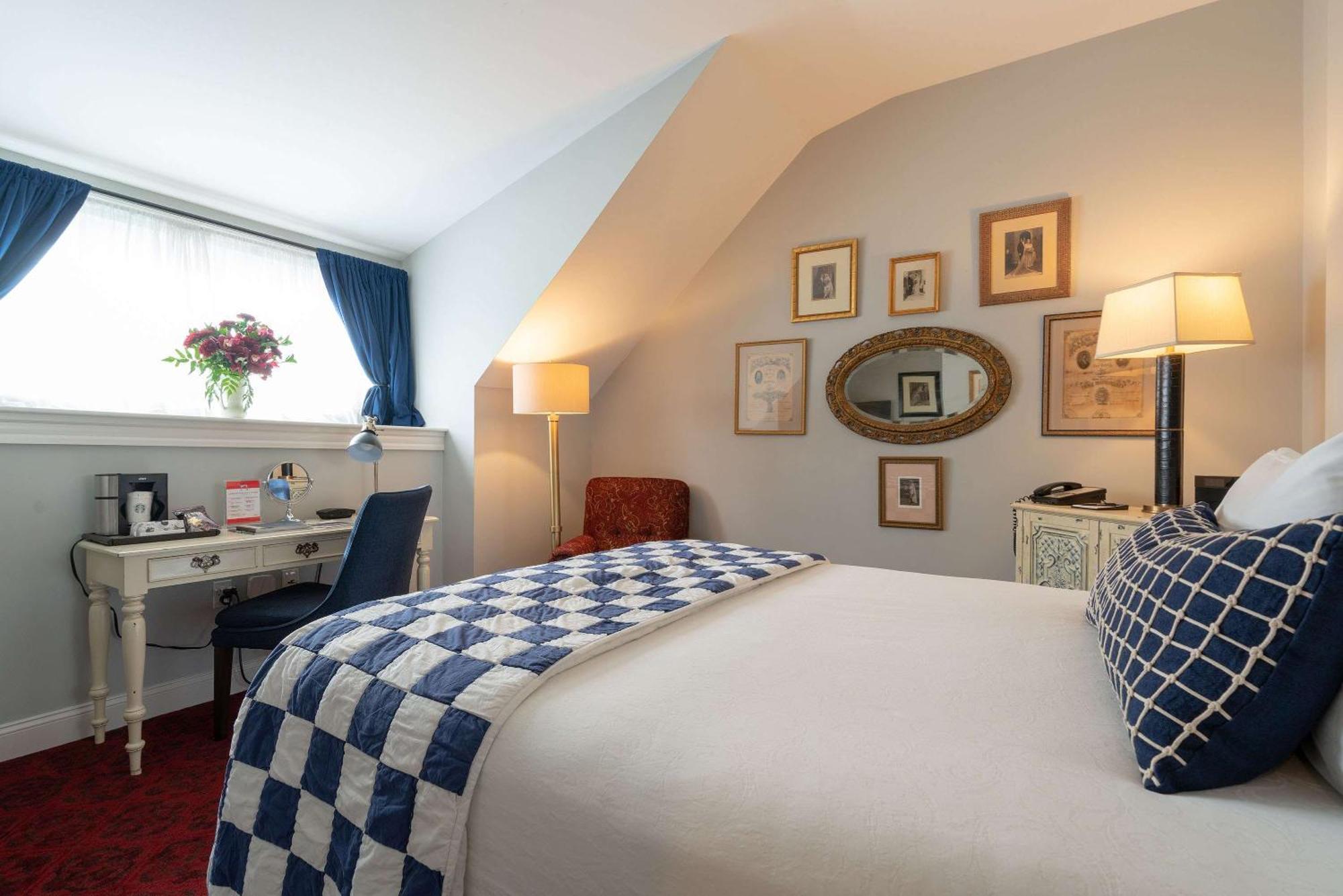 Standard Queen Room