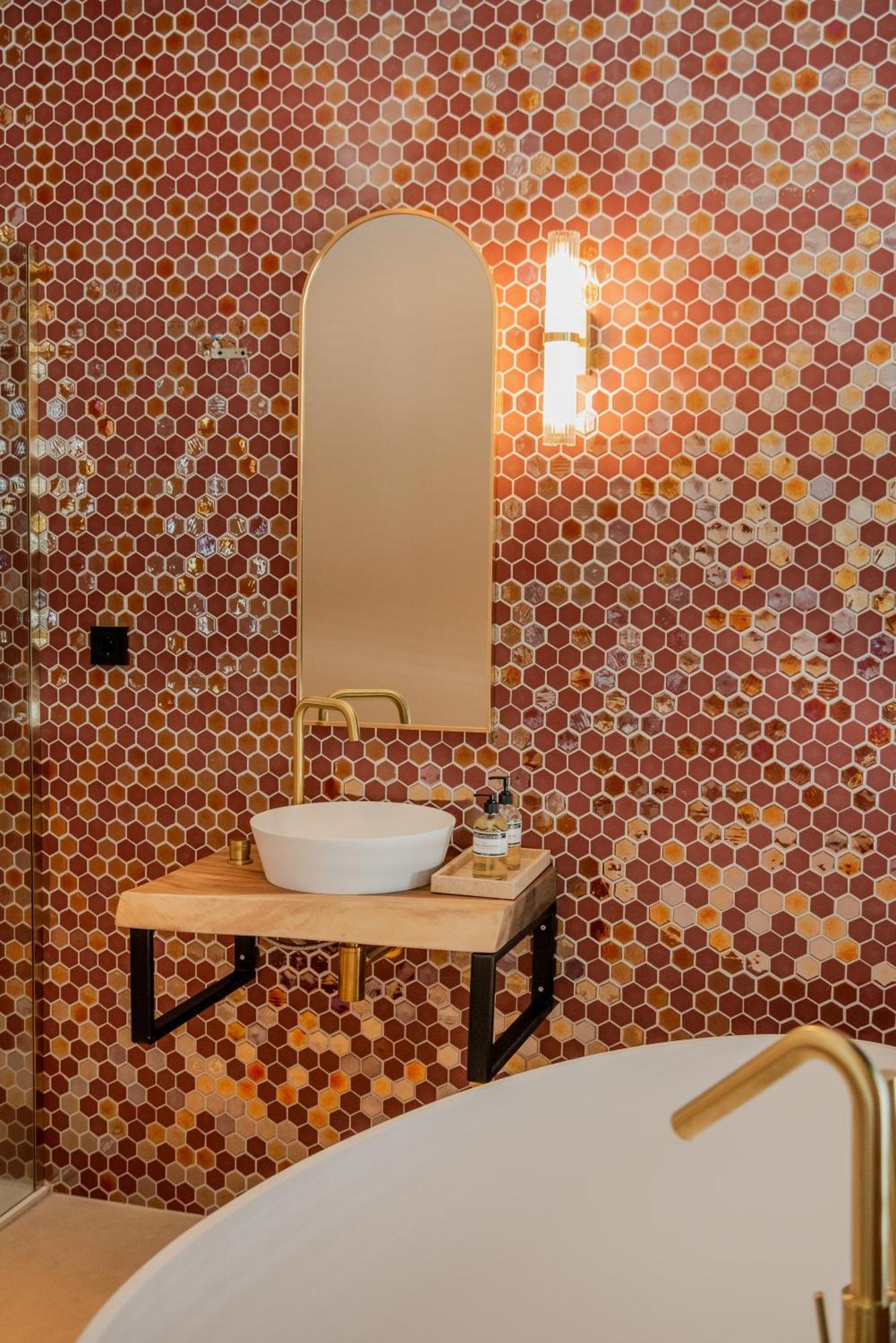 Deluxe Double Room Bath