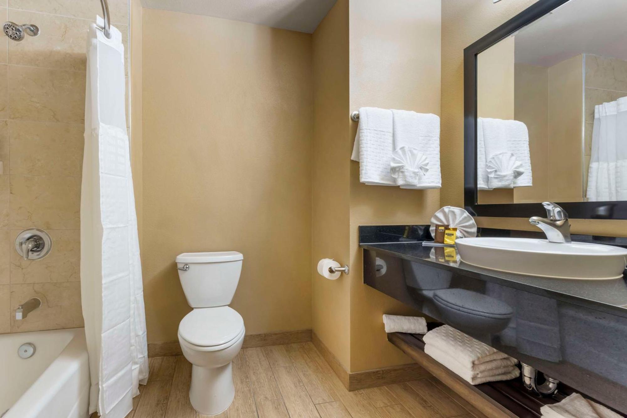 Queen Room with Two Queen Beds and Kitchenette