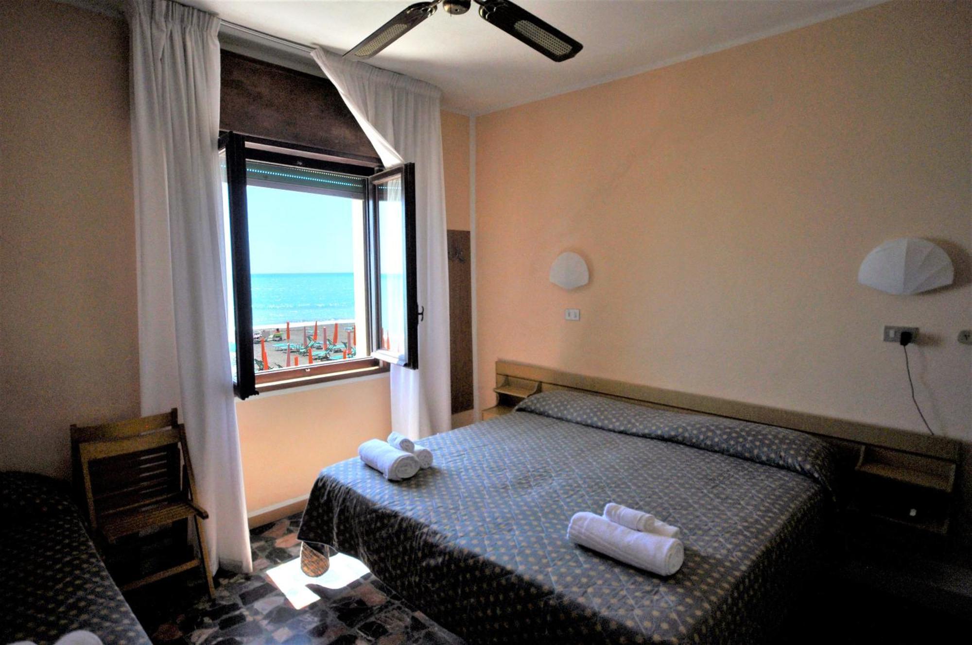 Triple Room Sea View