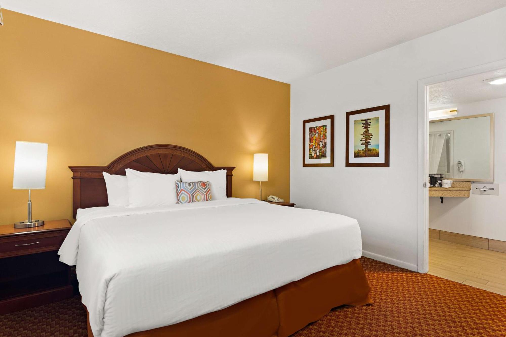 King Suite - Disability Access/Non-Smoking
