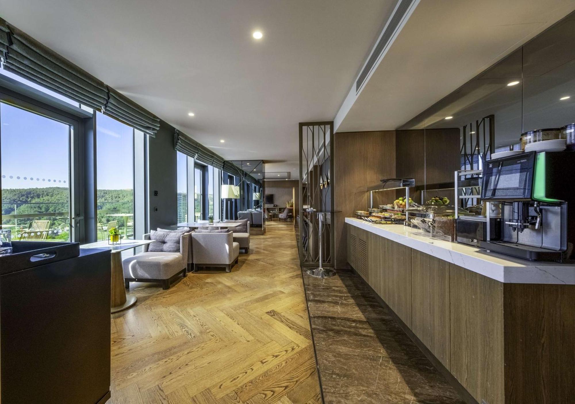 Junior Suite City Forest View Lounge Access