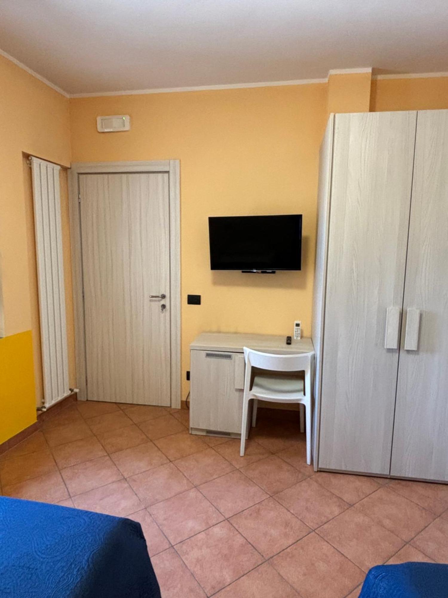 Double or Twin Room Private Bathroom