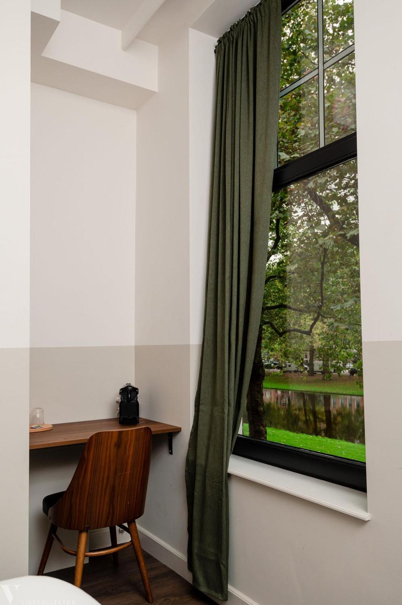Comfy room Canal View