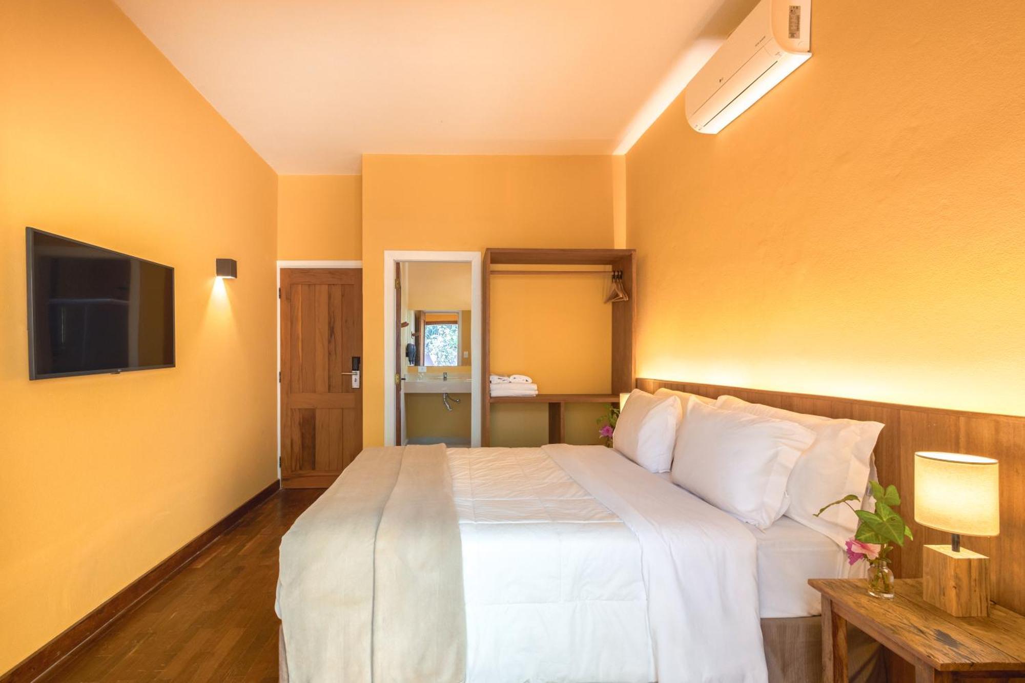 Deluxe Queen Suite