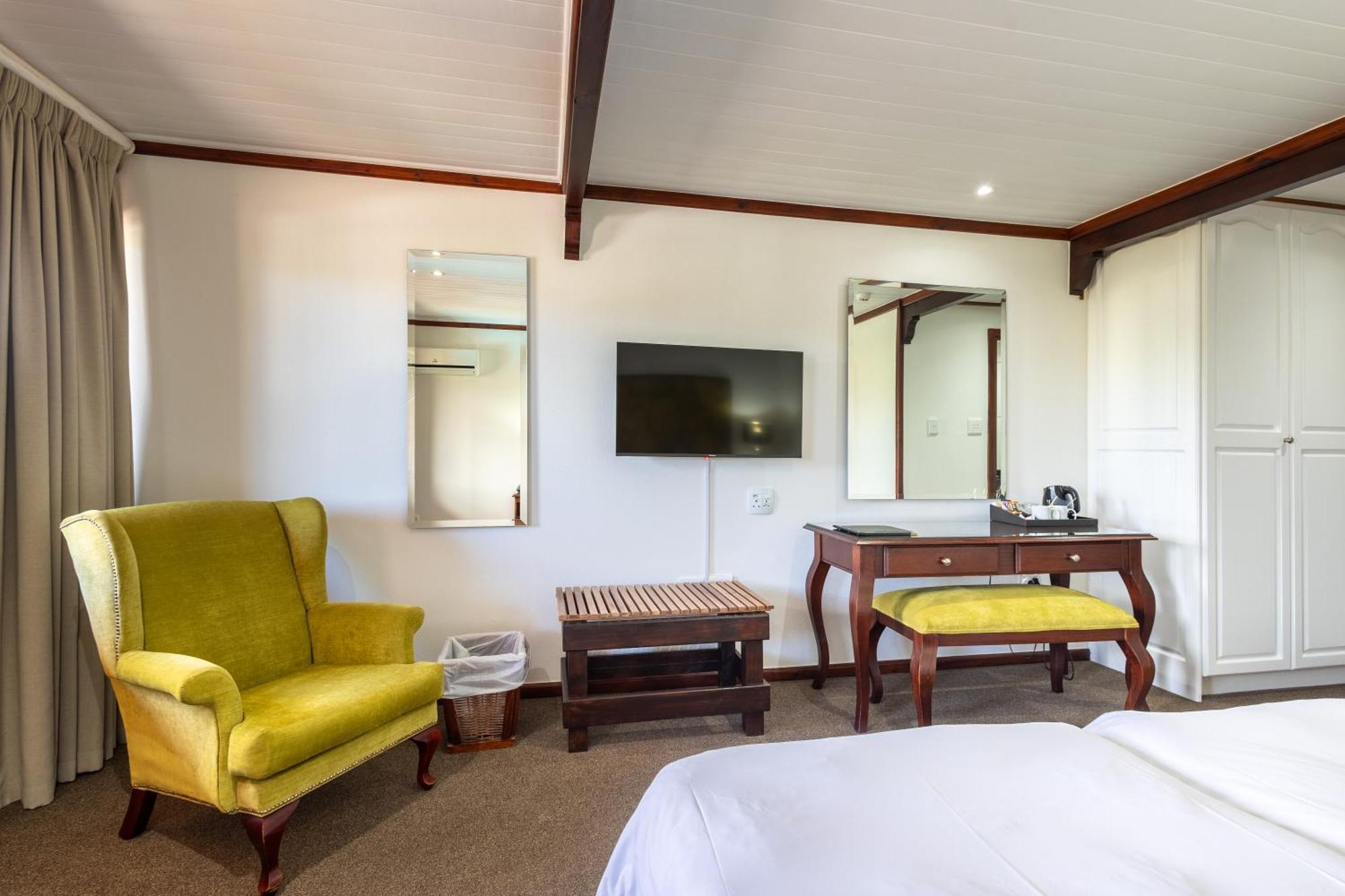 Deluxe Room Log-Inn Wing