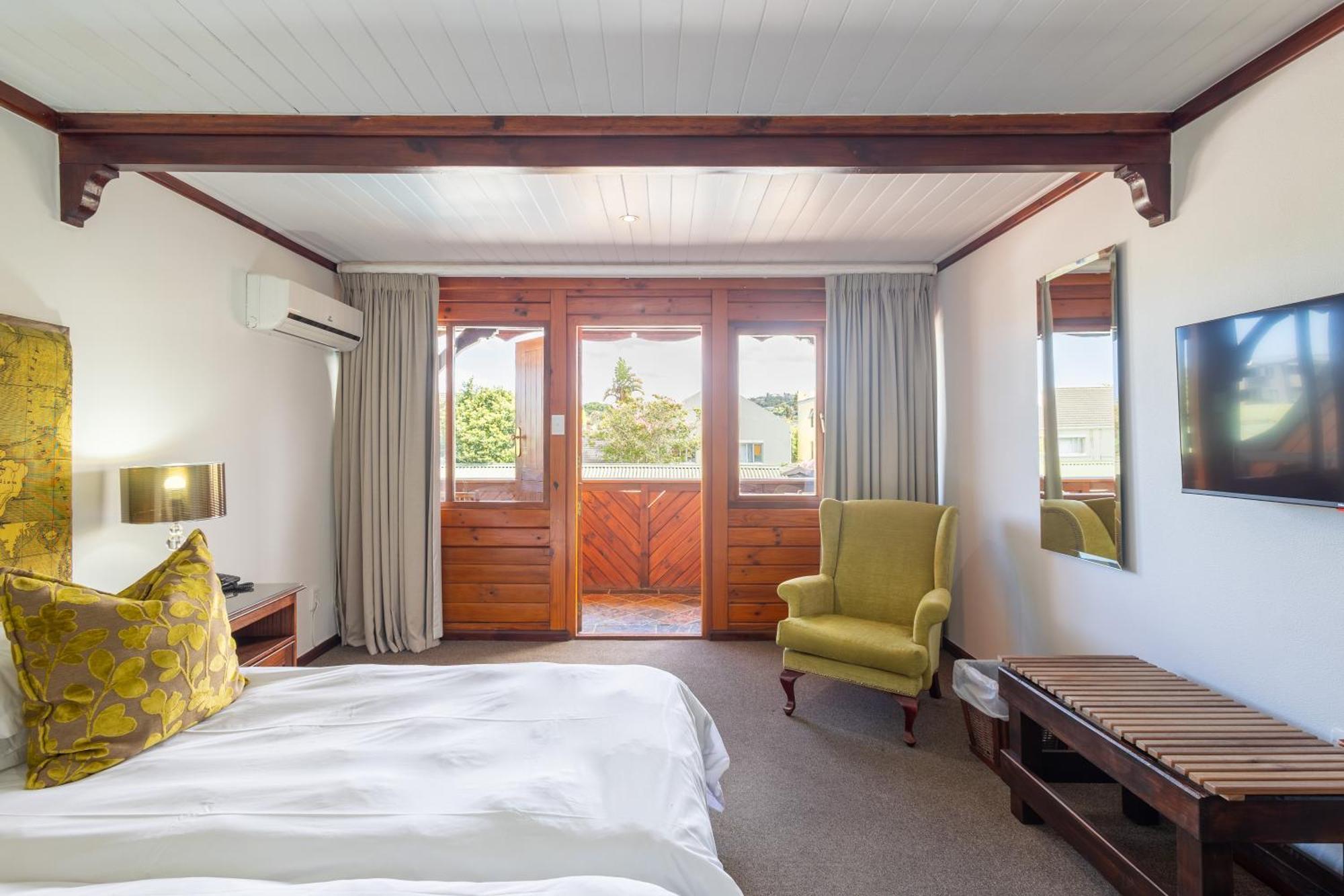 Deluxe Room Log-Inn Wing