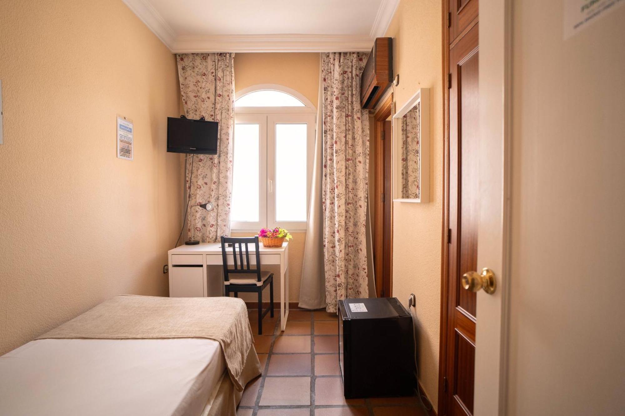 Economy Single Room