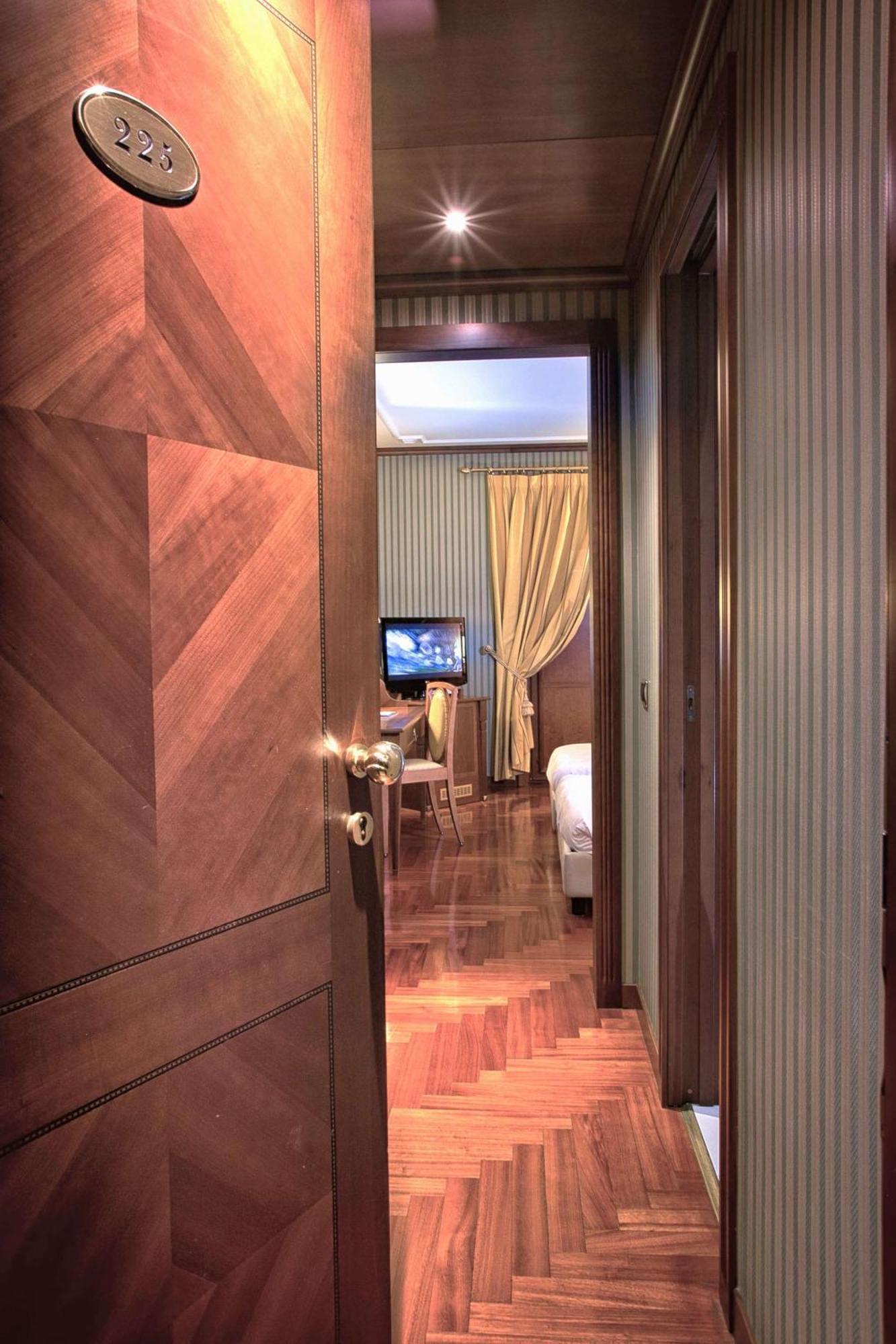 Standard Queen Room