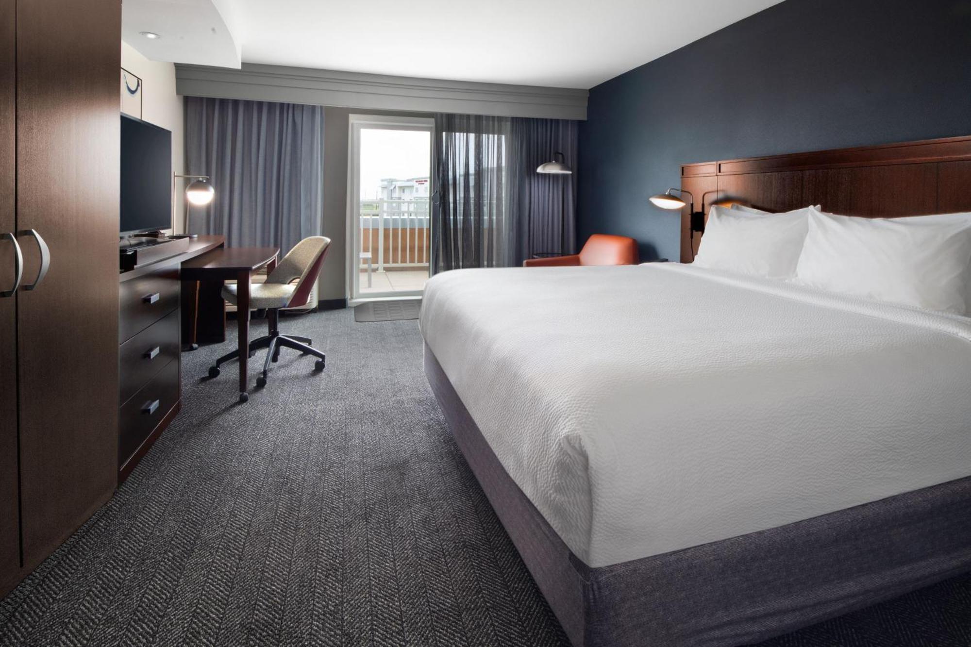 Queen Room Two Queen Beds Pool View