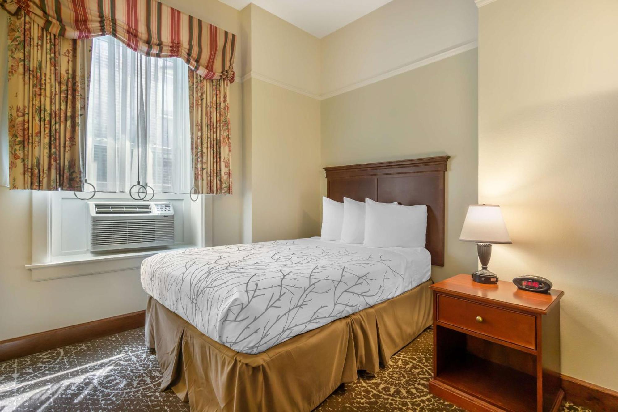 Double Room Bath Tub Disability Access or Non-Smoking