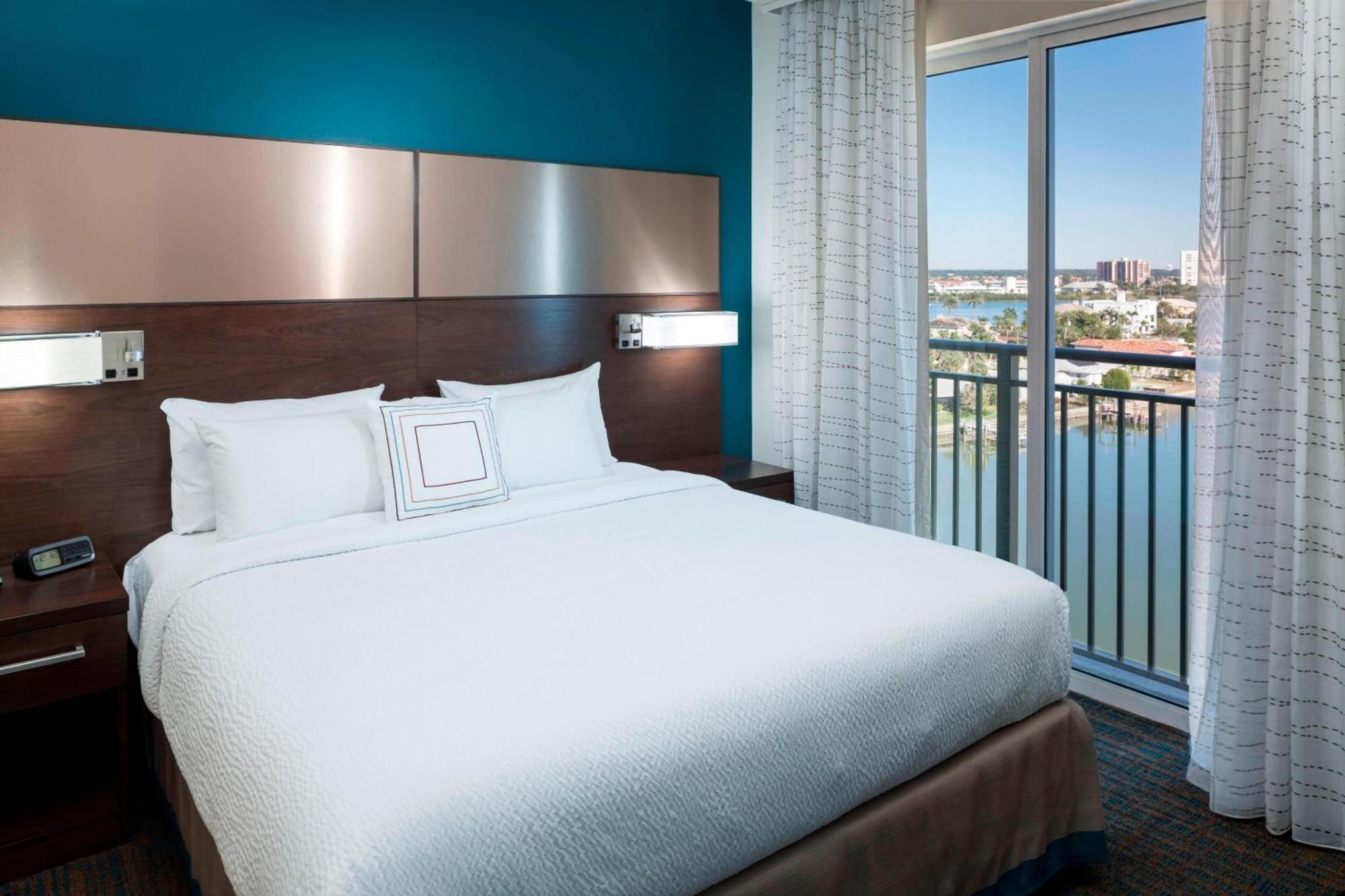 One-Bedroom King Suite Sofa Bed Balcony