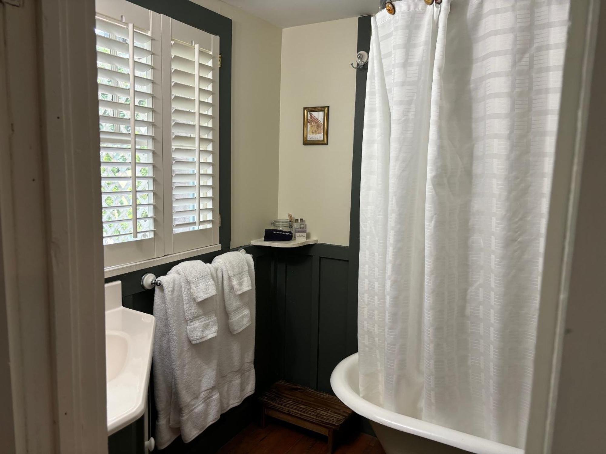 Standard Queen Room