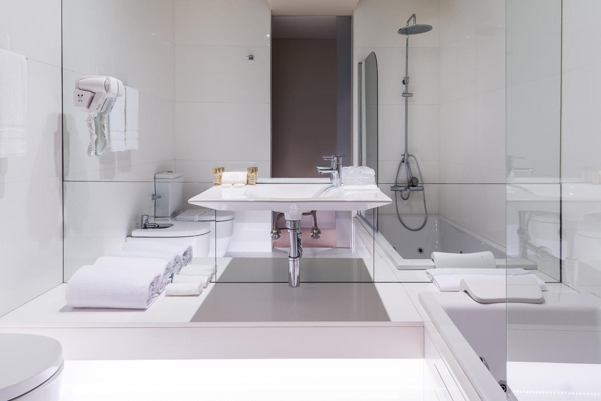 Queen Room Spa Bath
