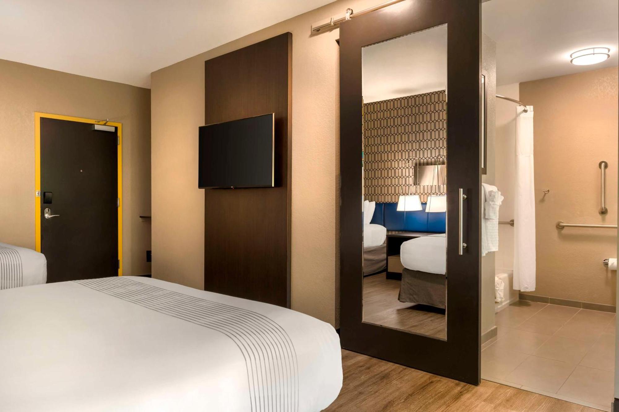Queen Room Two Queen Beds Disability Access