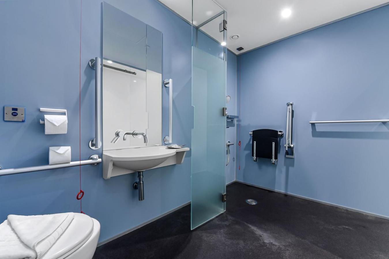 Quarto Queen com Acesso a Pessoas com Mobilidade Condicionada