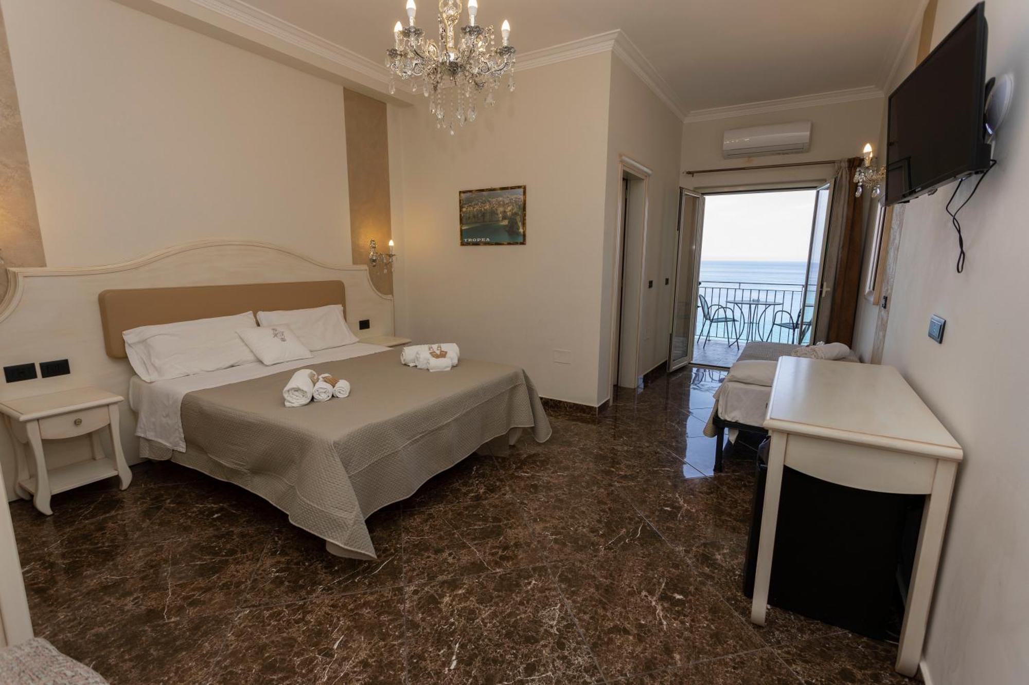 Deluxe Triple Room Sea View