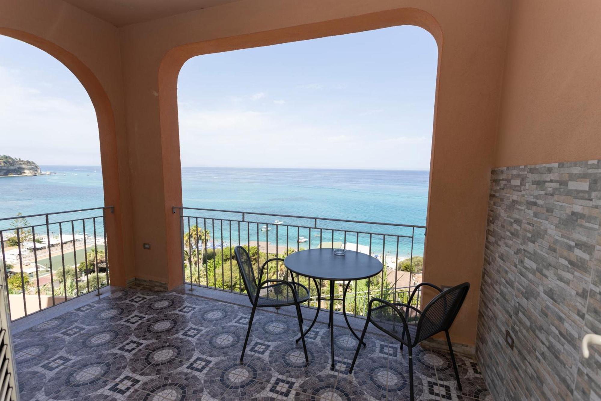 Deluxe Triple Room Sea View
