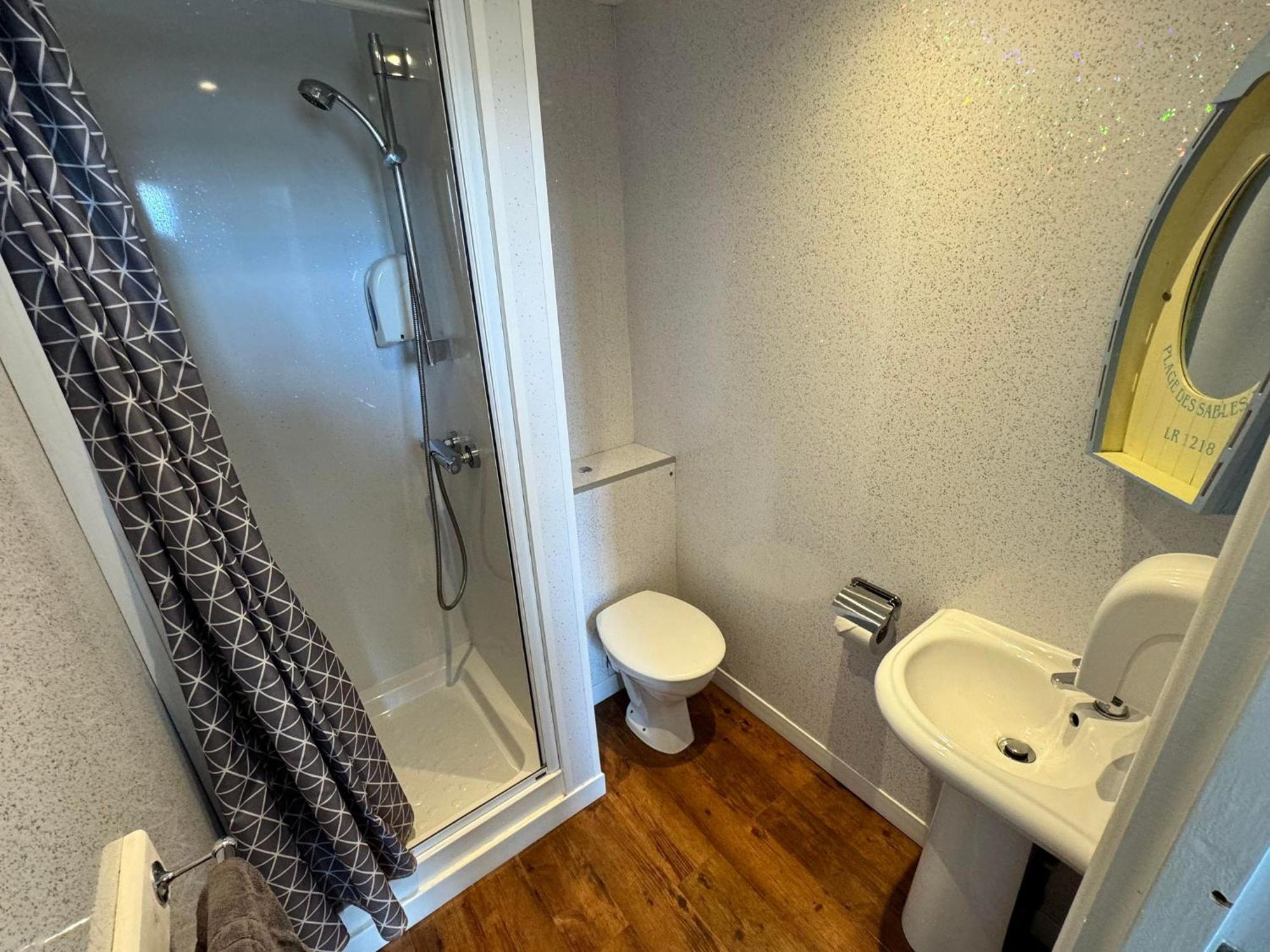 Silver Seaview Twin