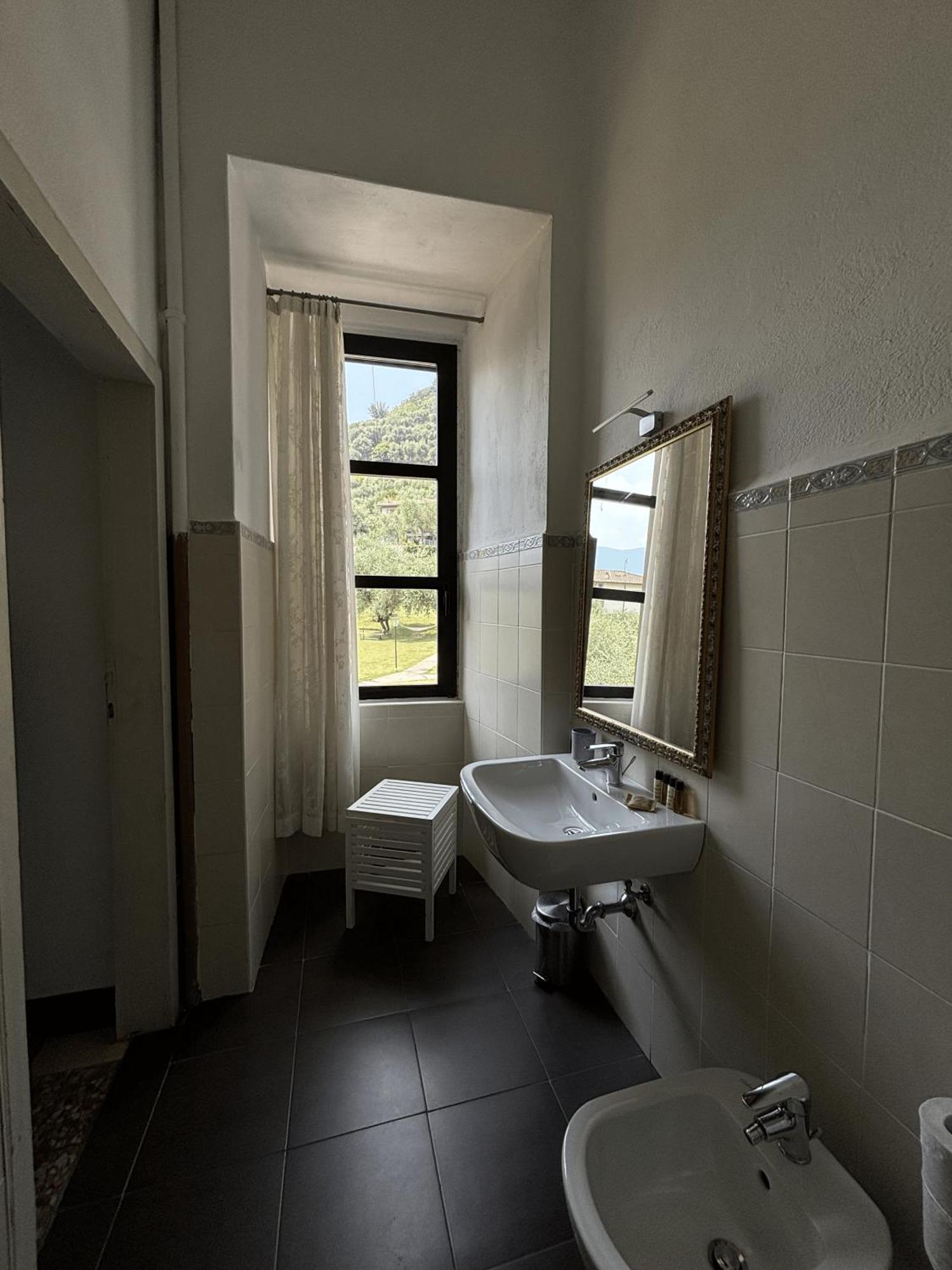 One-Bedroom Apartment Lake View
