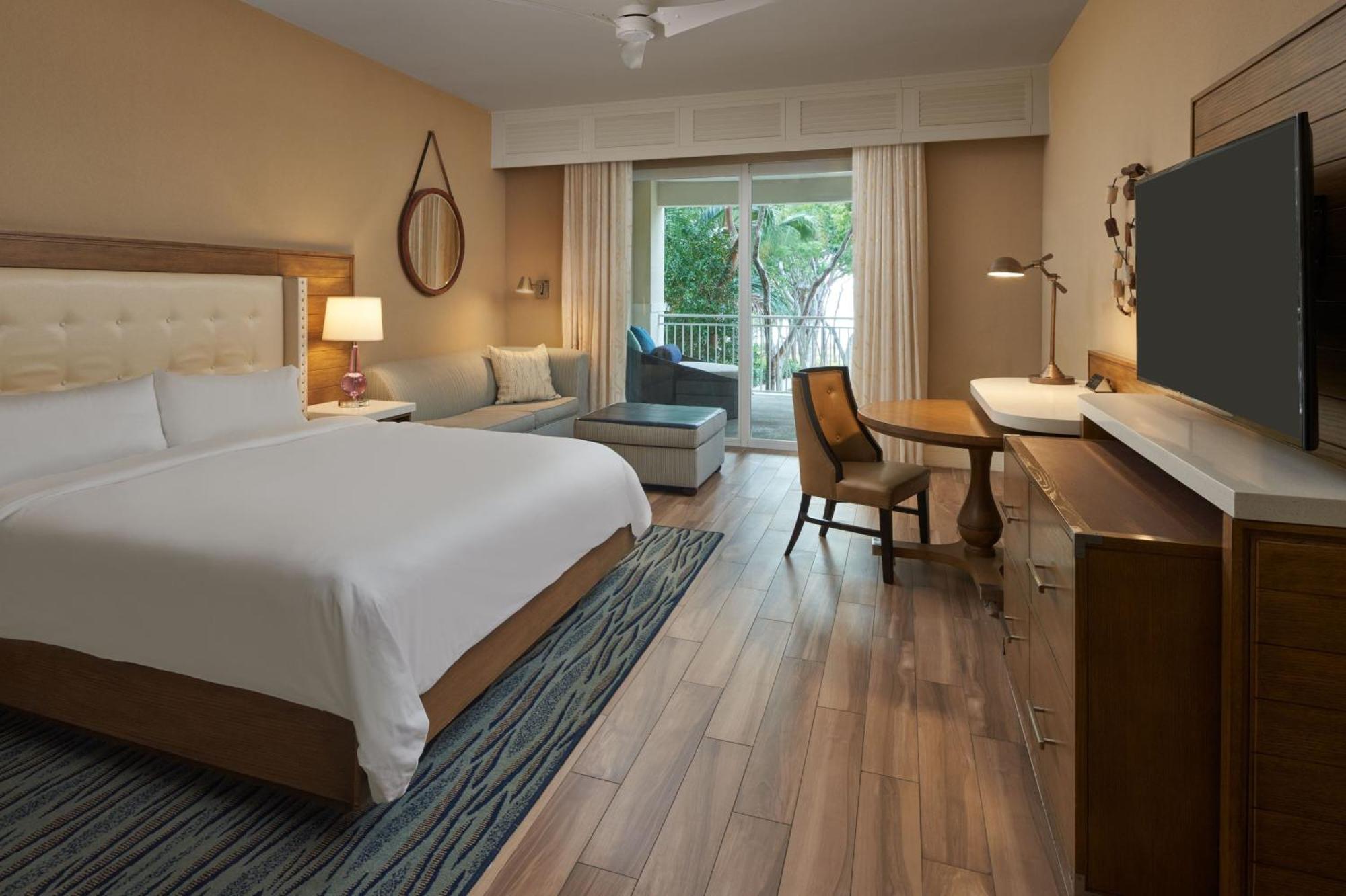 Partial Bay View Guest room 1 King Balcony