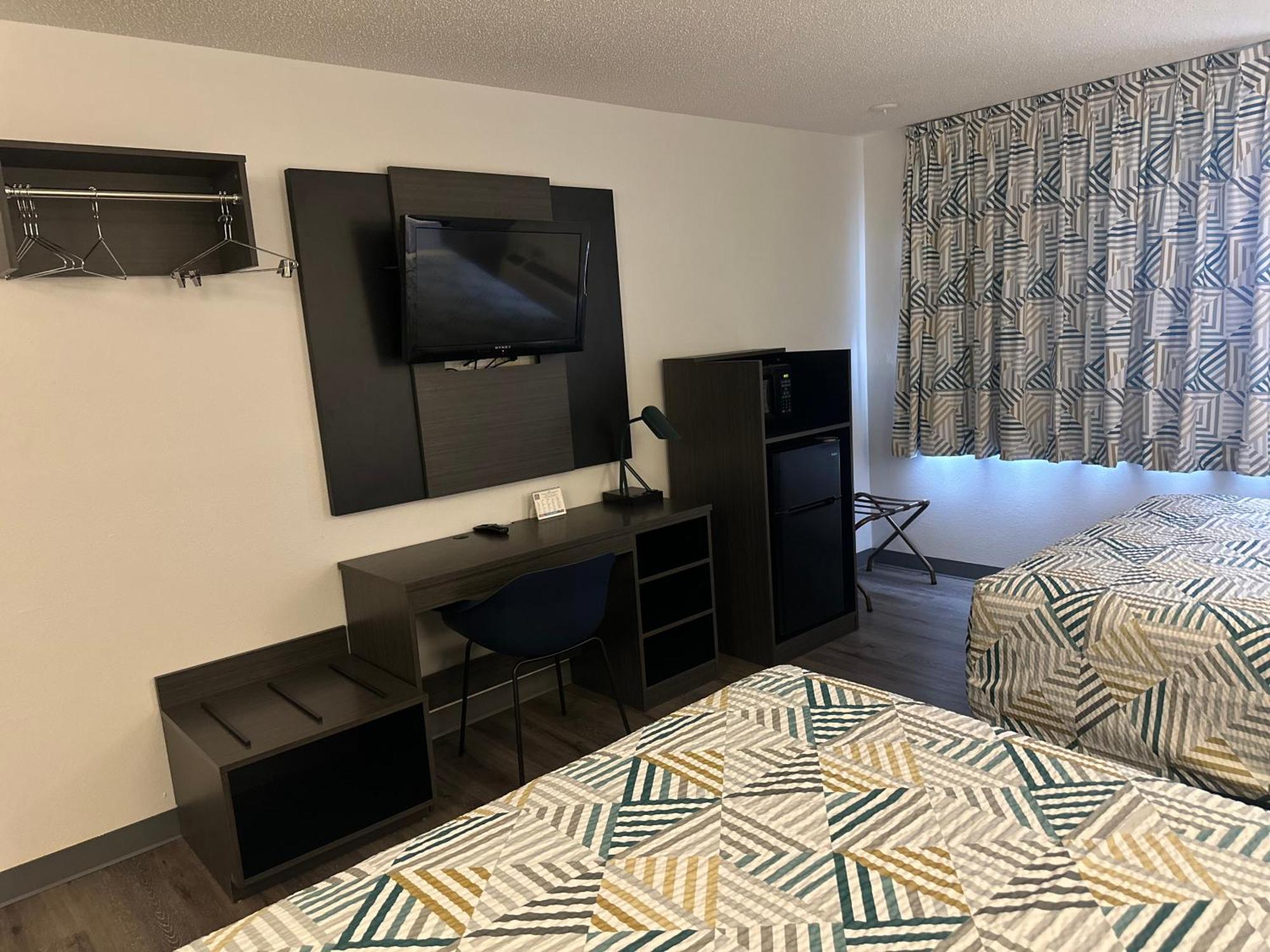 Queen Room Two Queen Beds Disability Access Non-Smoking