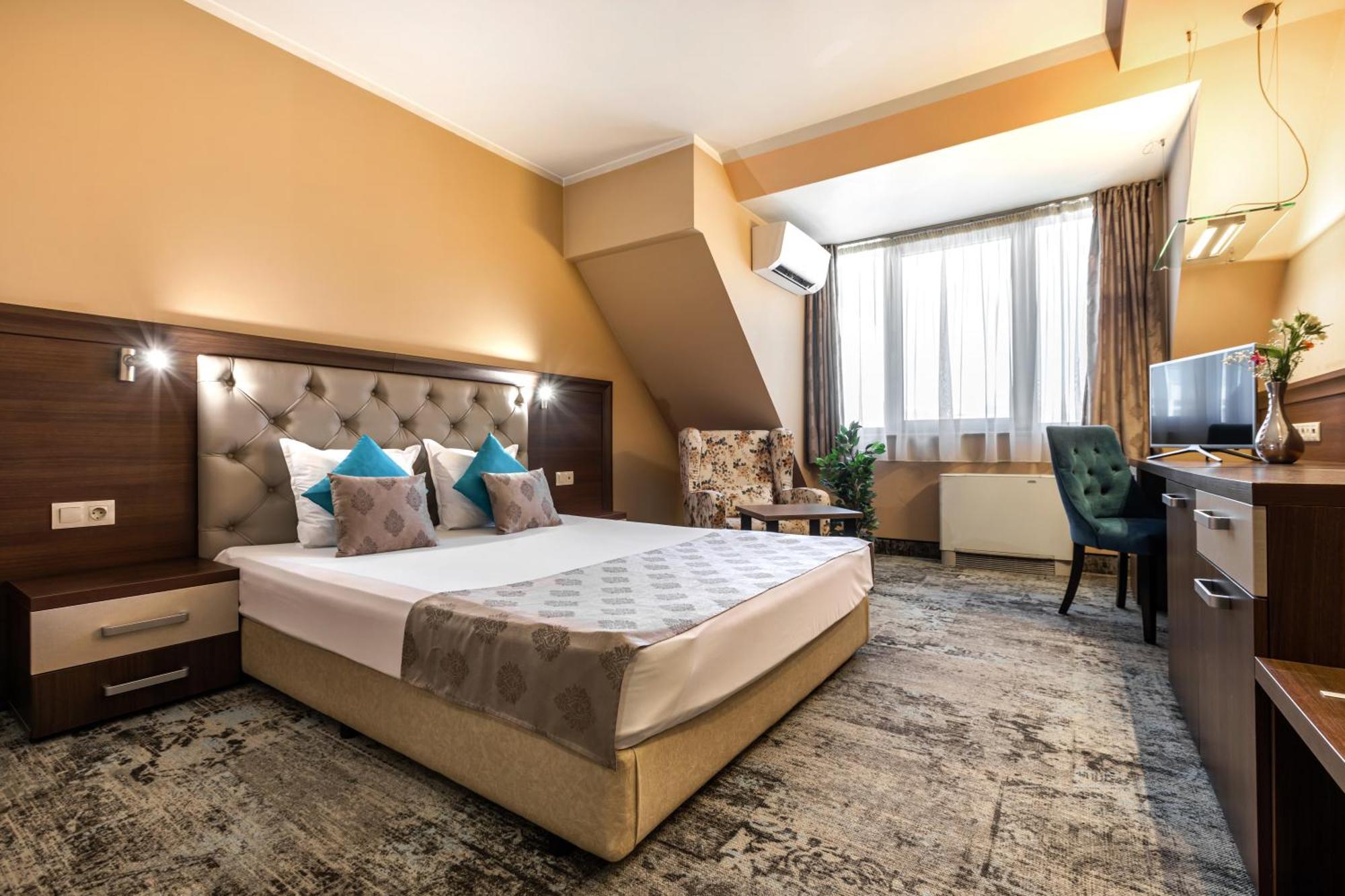 Queen Room