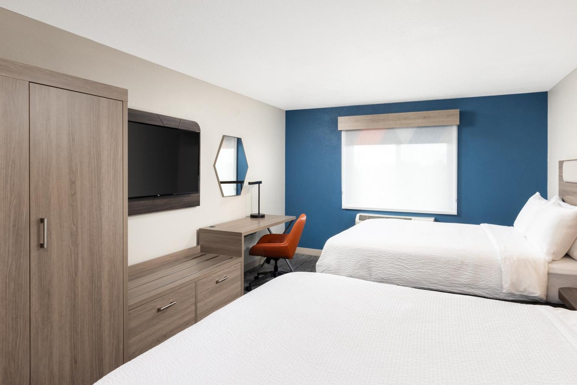Standard Queen Room with Two Queen Beds and Mobility Accessible Roll-In Shower