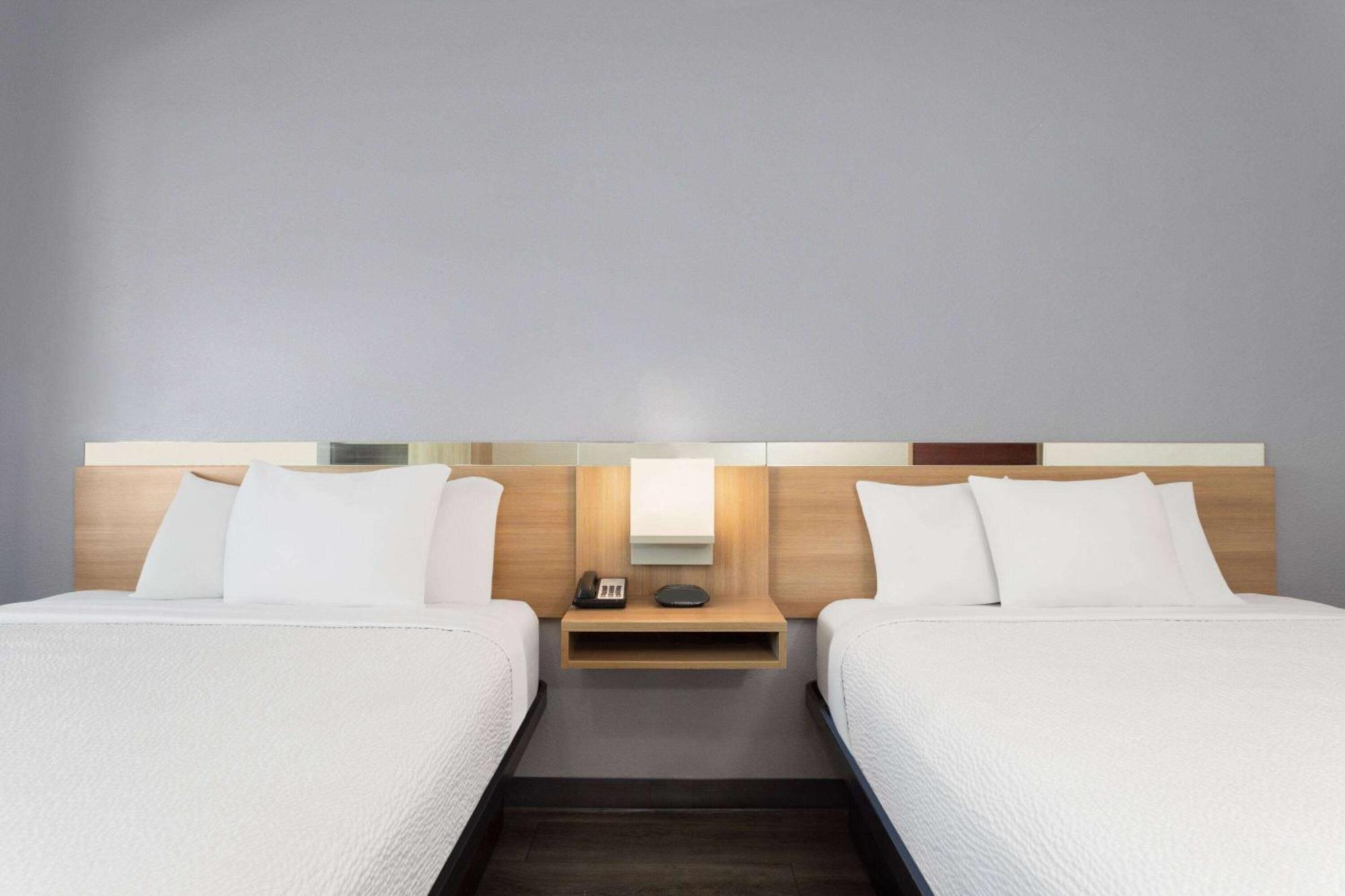Queen Room Two Queen Beds Non-Smoking
