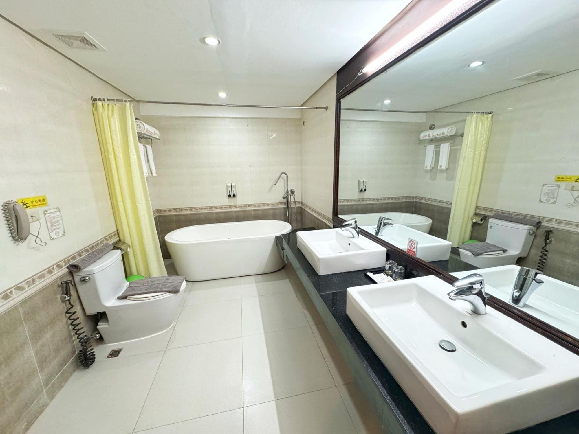 Angol King Suite
