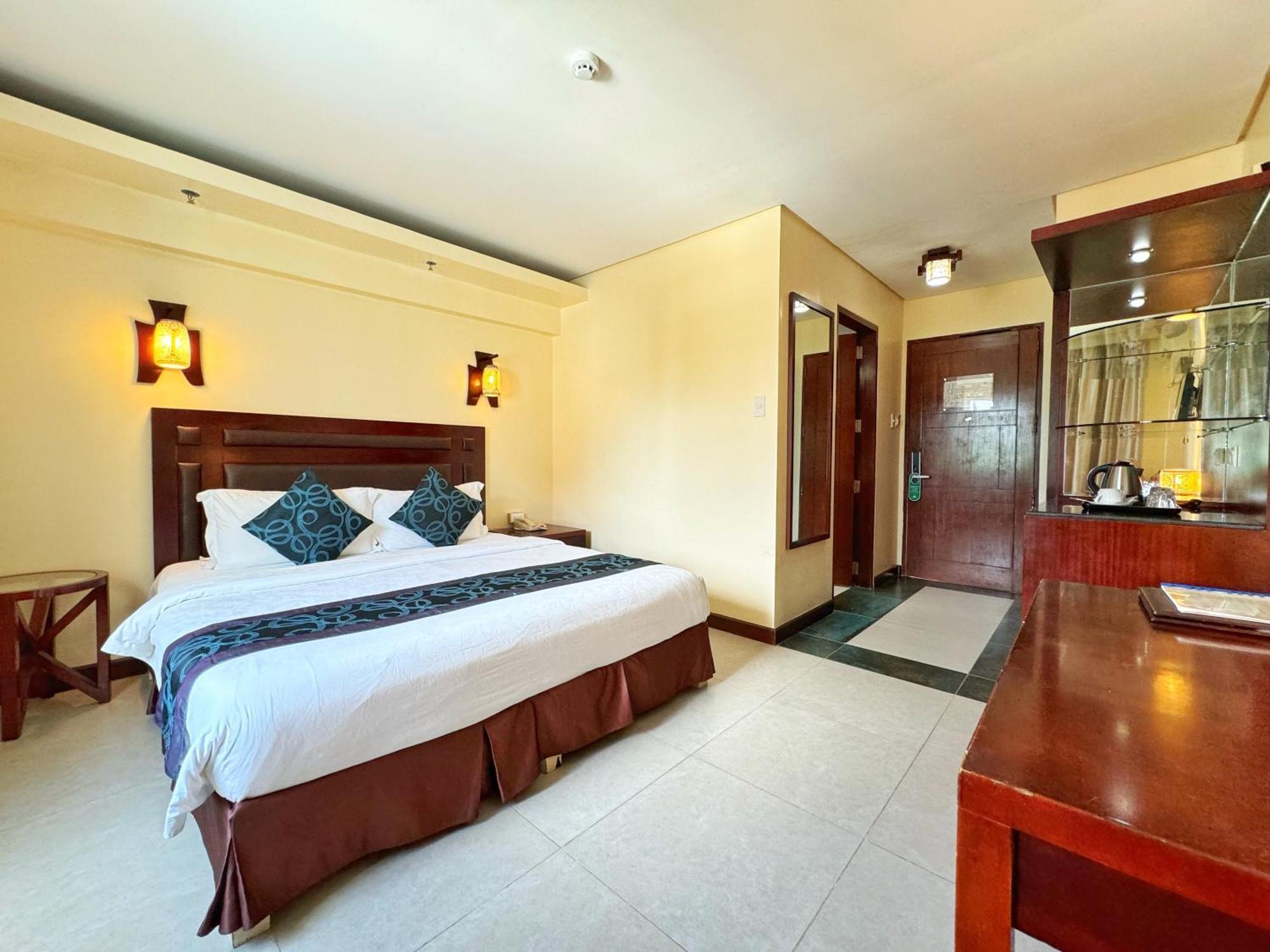 Deluxe King Room