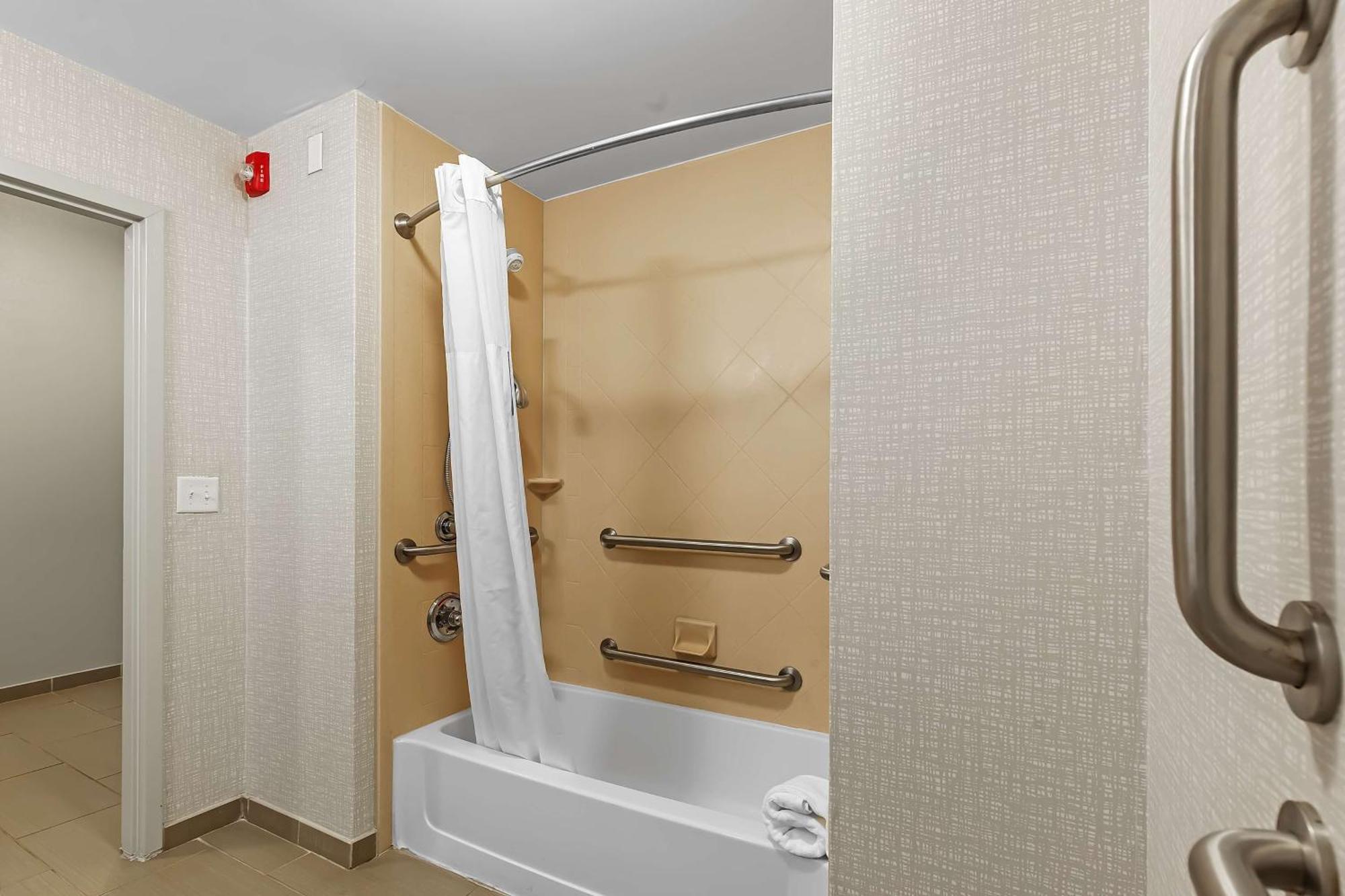 Queen Room Two Queen Beds Mobility Hearing Access or Non-Smoking