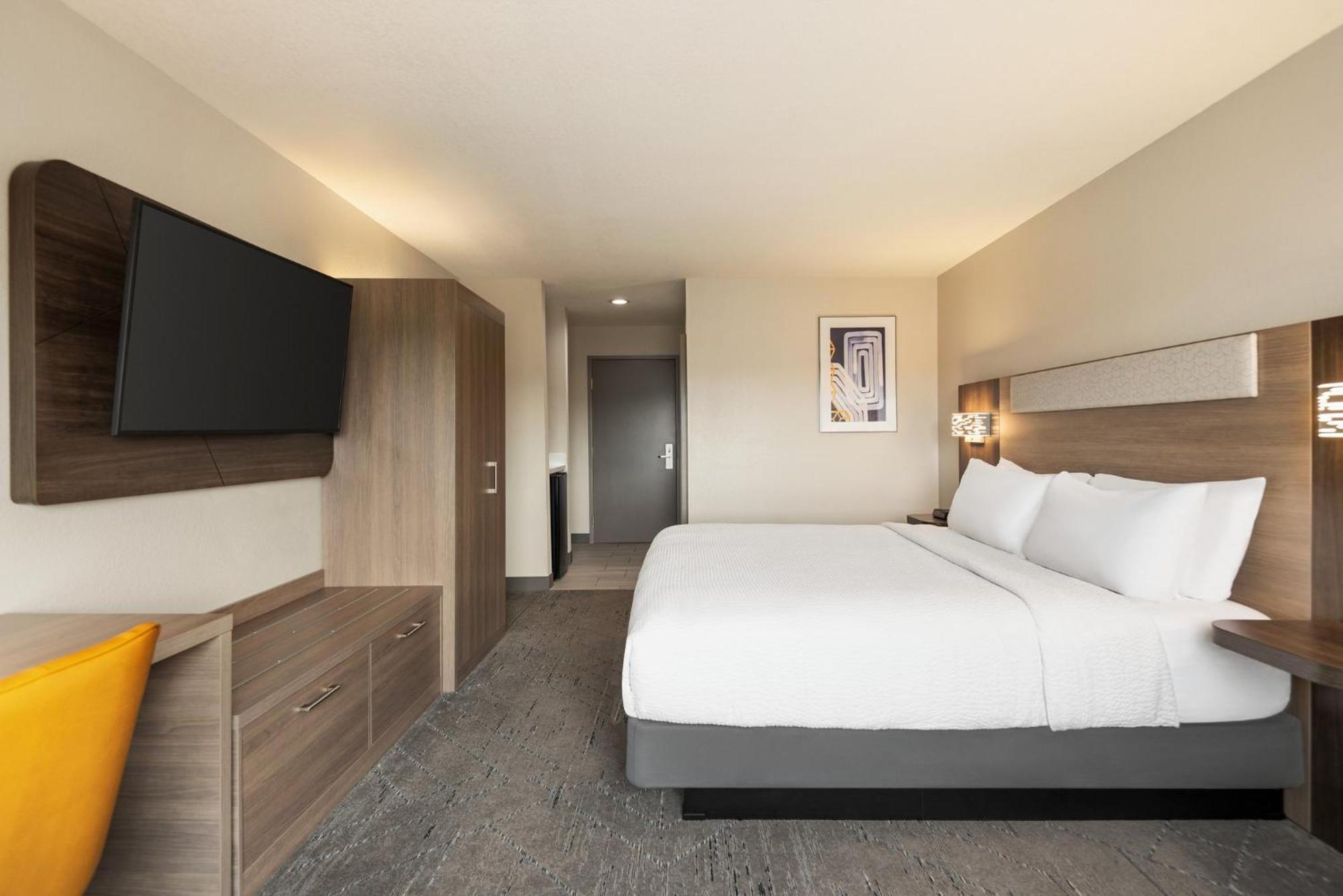 Standard King Room Accessible Tub Mobility Access