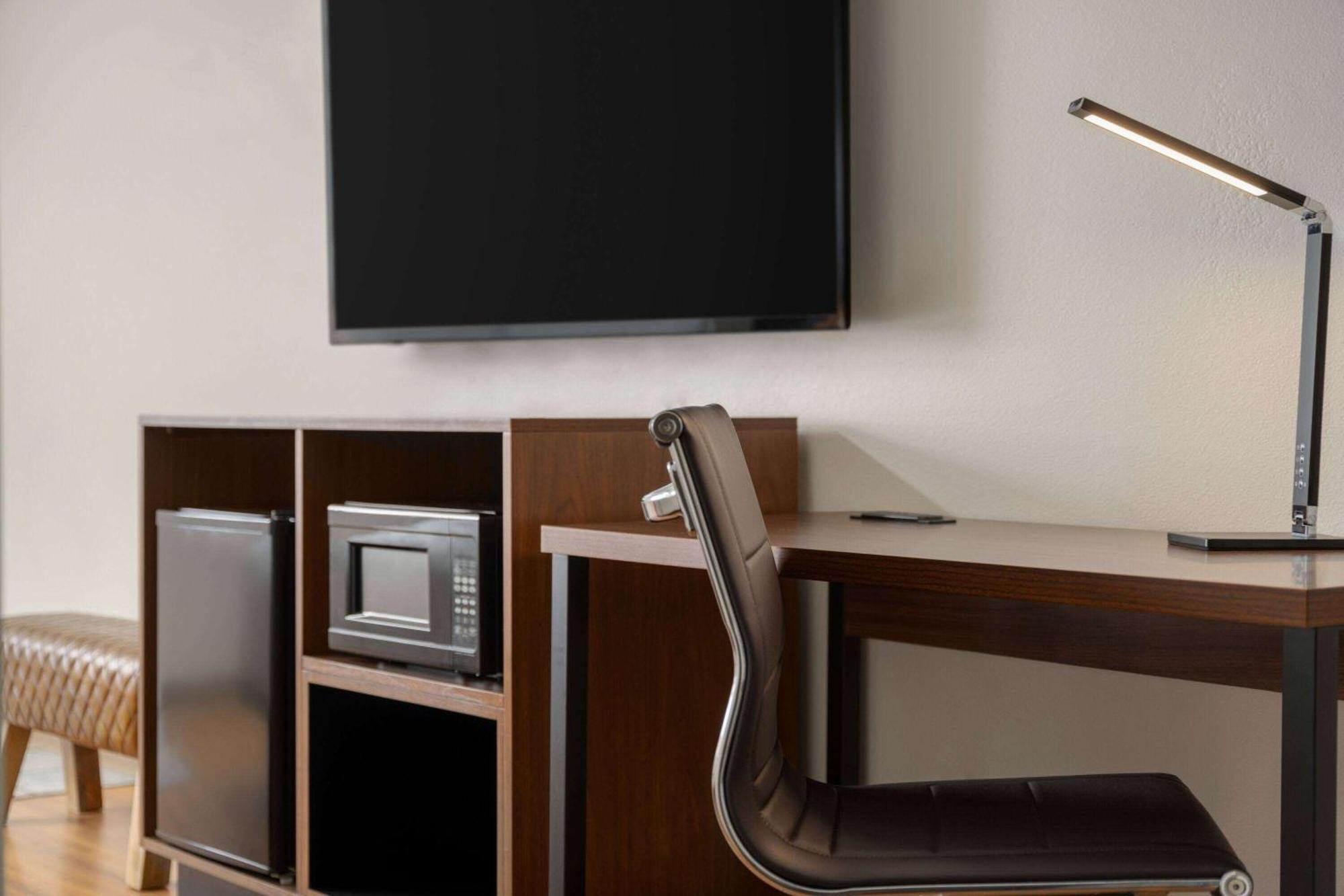 King Room Mobility Access or Non-Smoking