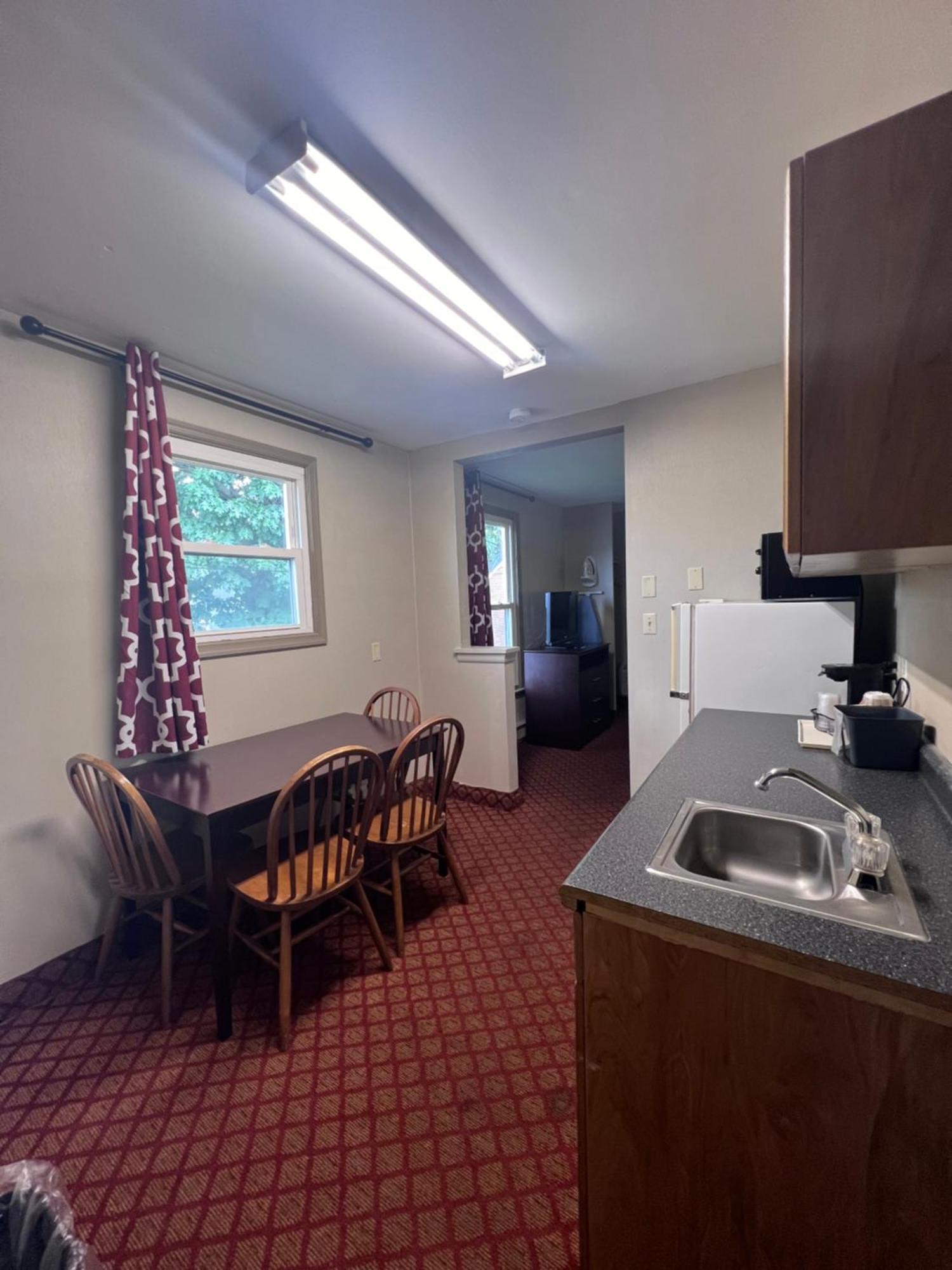 Queen Suite One Queen Bed Two Double Beds Non Smoking