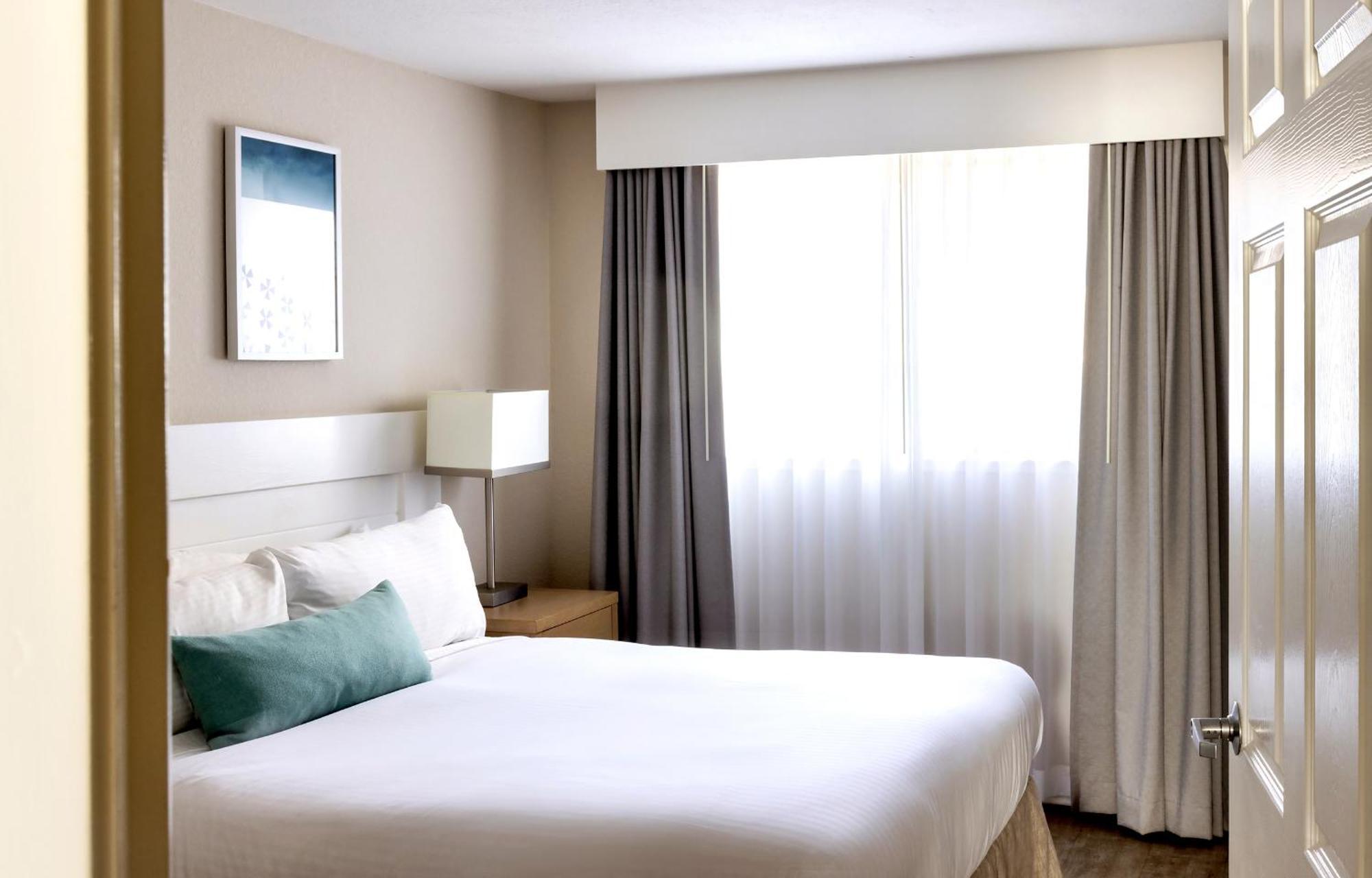 One-Bedroom Suite Partial Ocean View