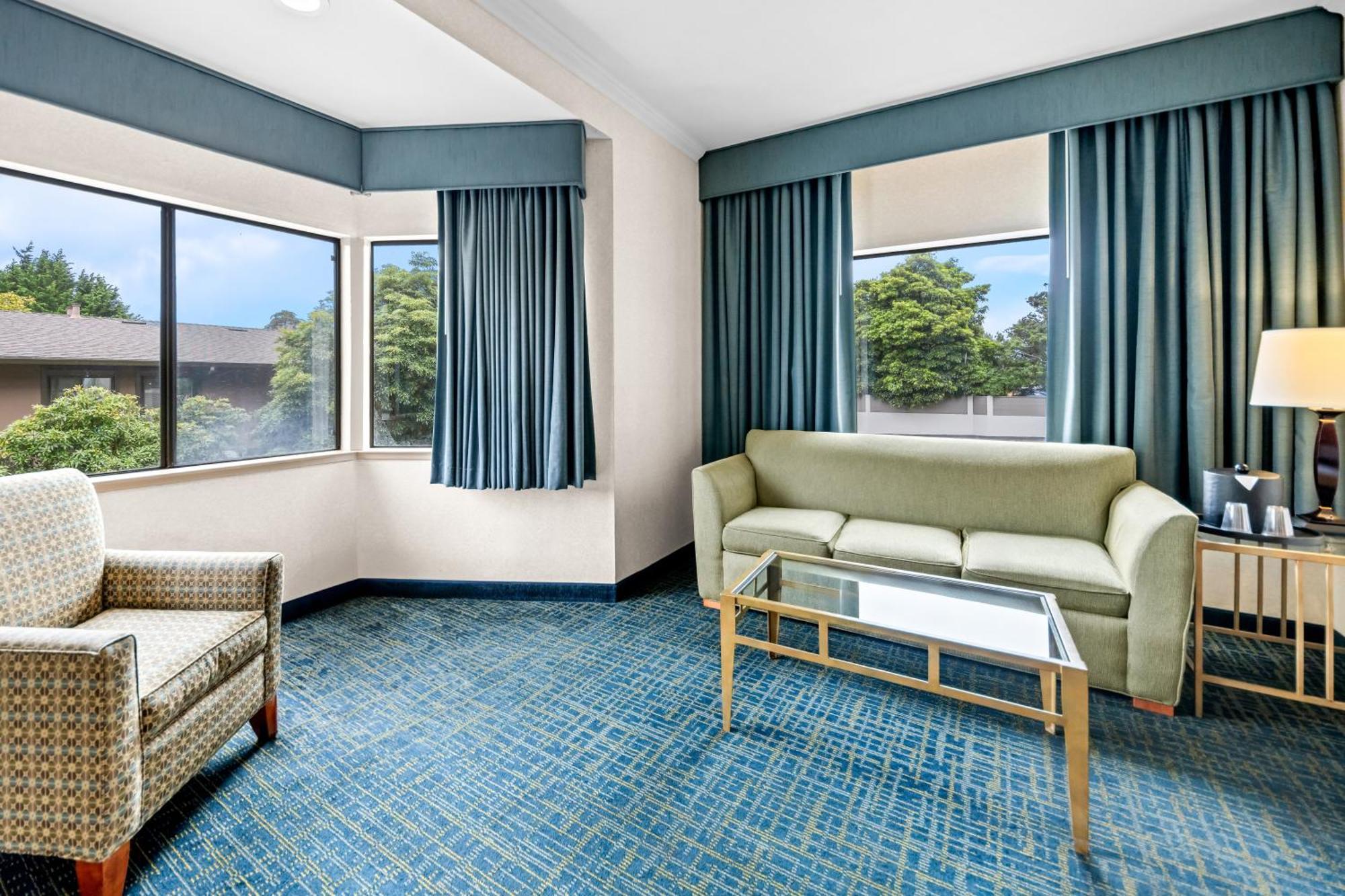 King Room with Sofa Bed - Non-Smoking