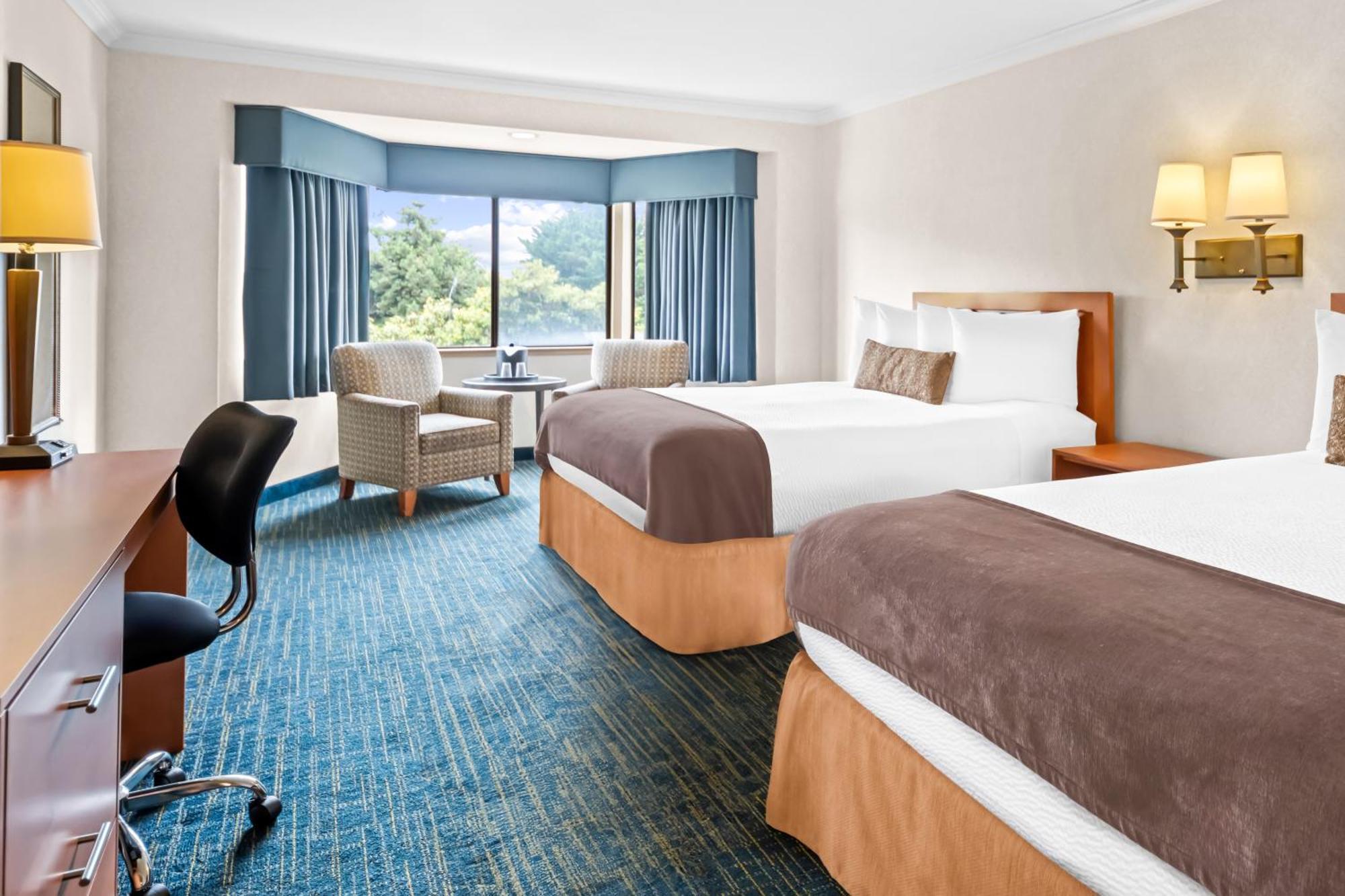 Queen Room with Two Queen Beds with Bath Tub - Mobility Accessible/Non-Smoking