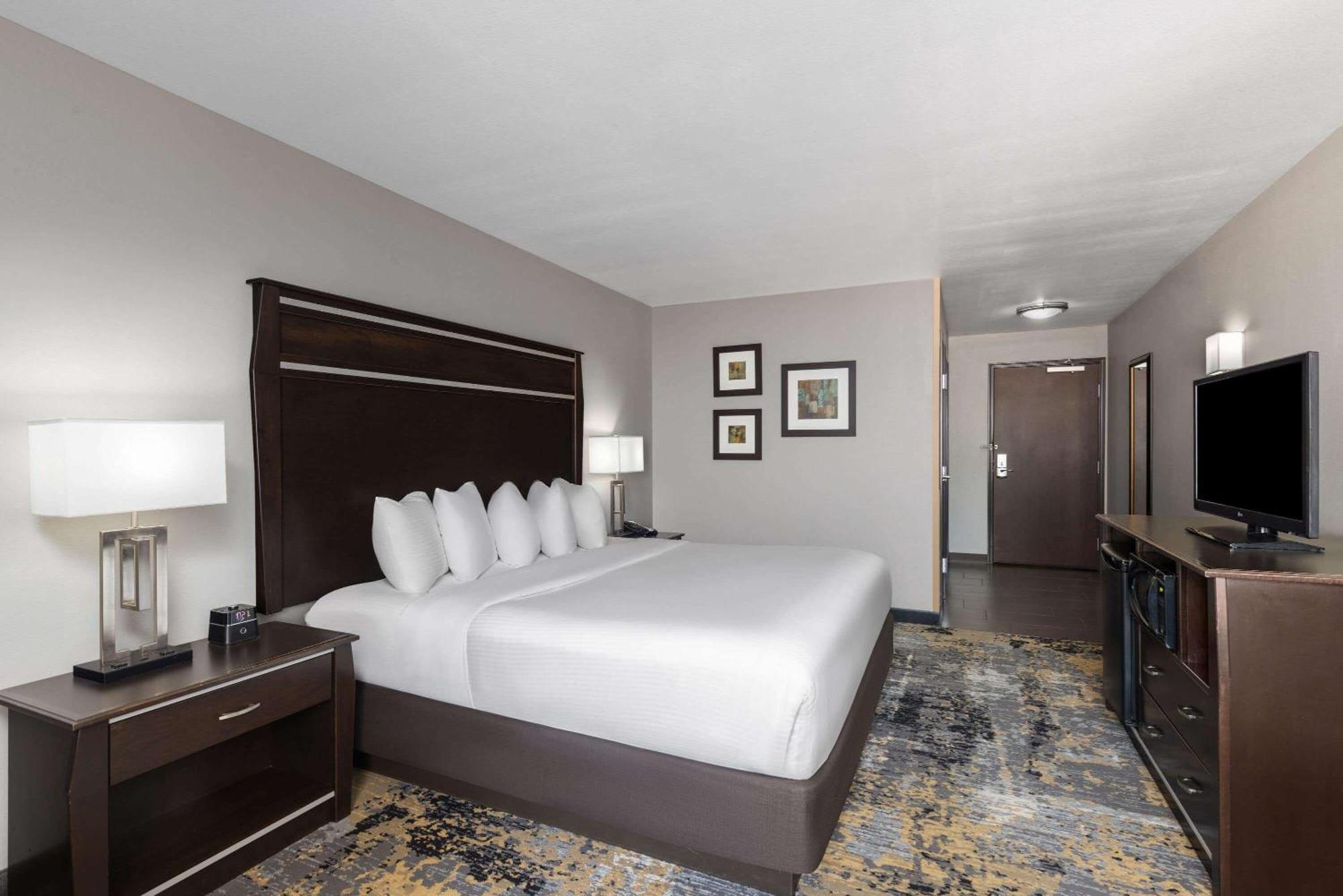 King Room with City View - Non-Smoking