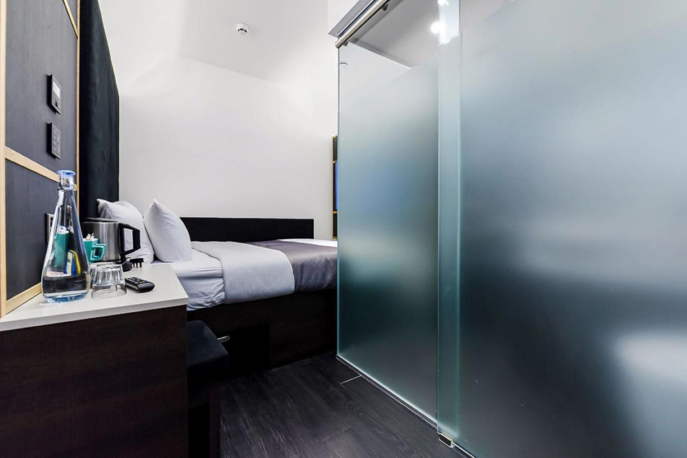 Queen Room Without Window