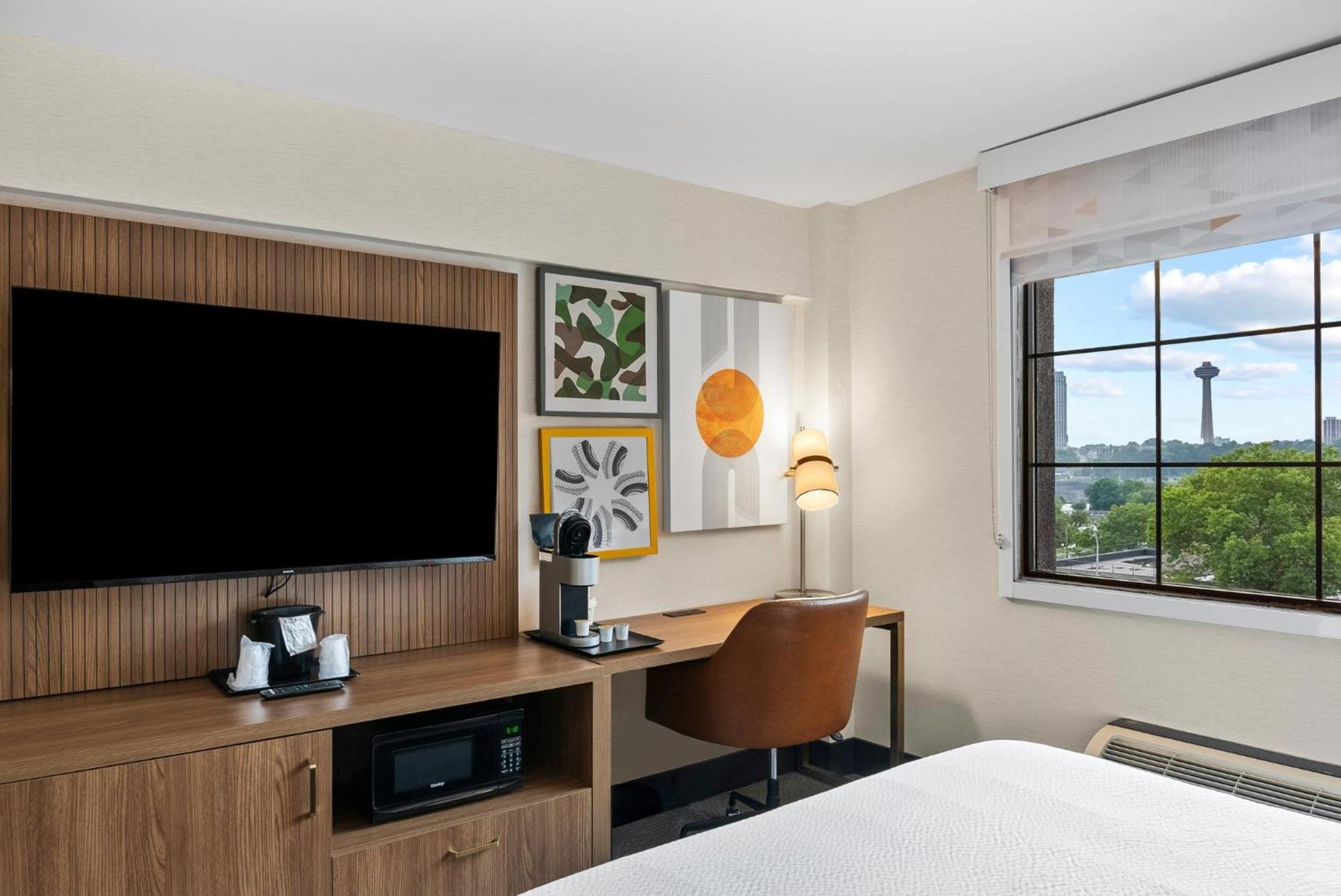 Premium King Canadian Skyline View