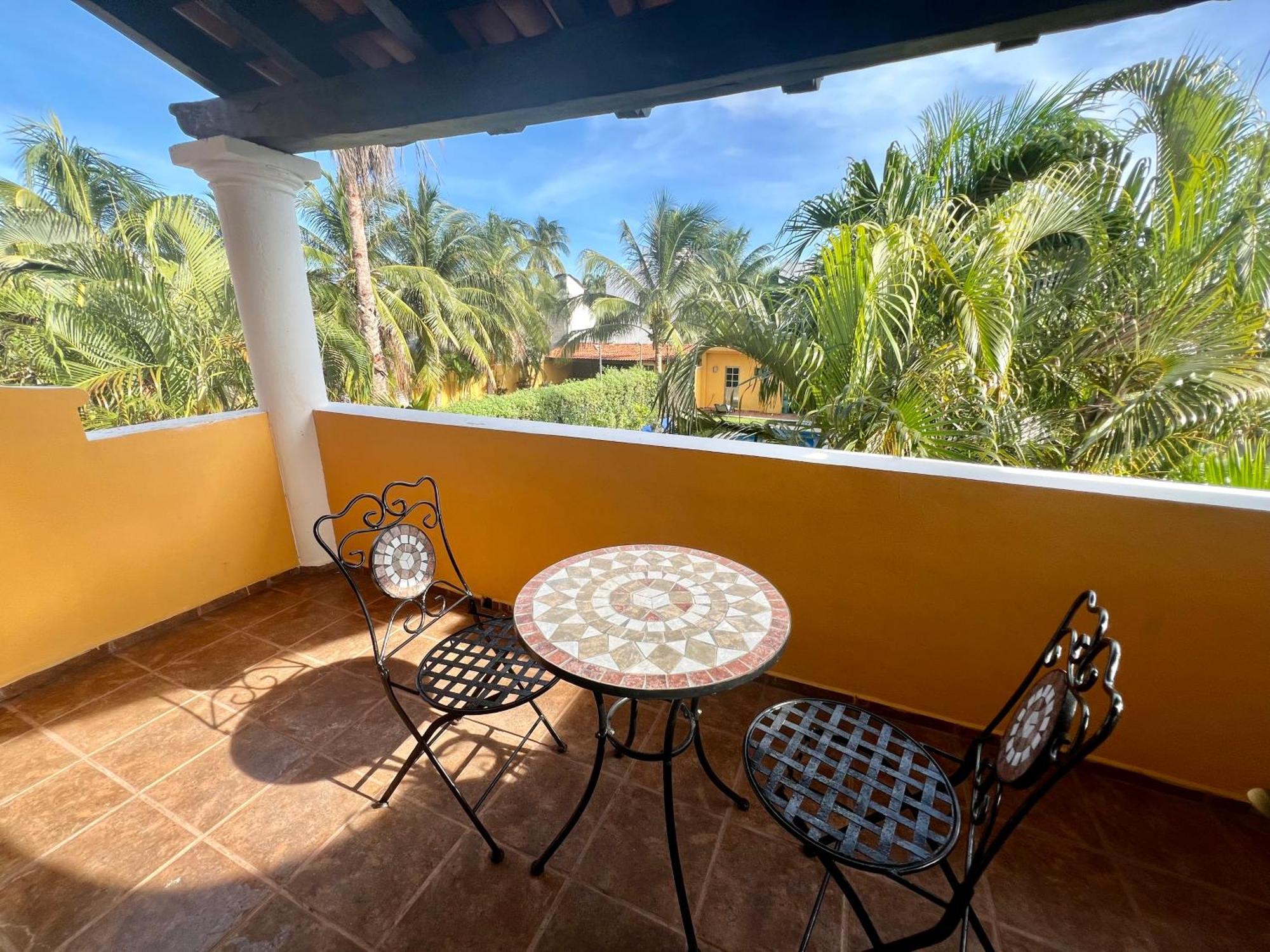 Queen Suite Pool View