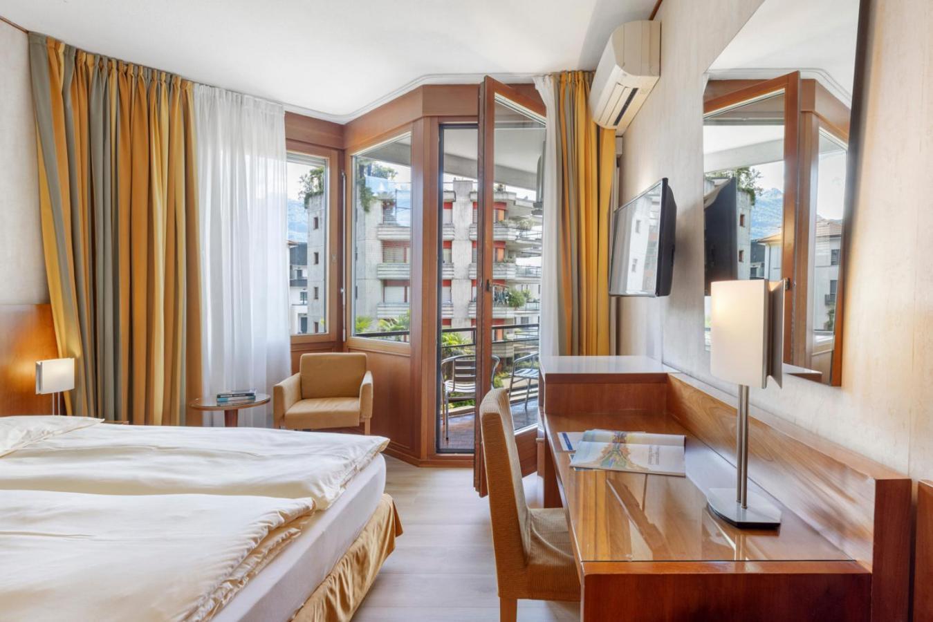 Smart Queen Room